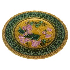 Piatto Villeroy & Boch con fiori rosa in maiolica, 1900 circa