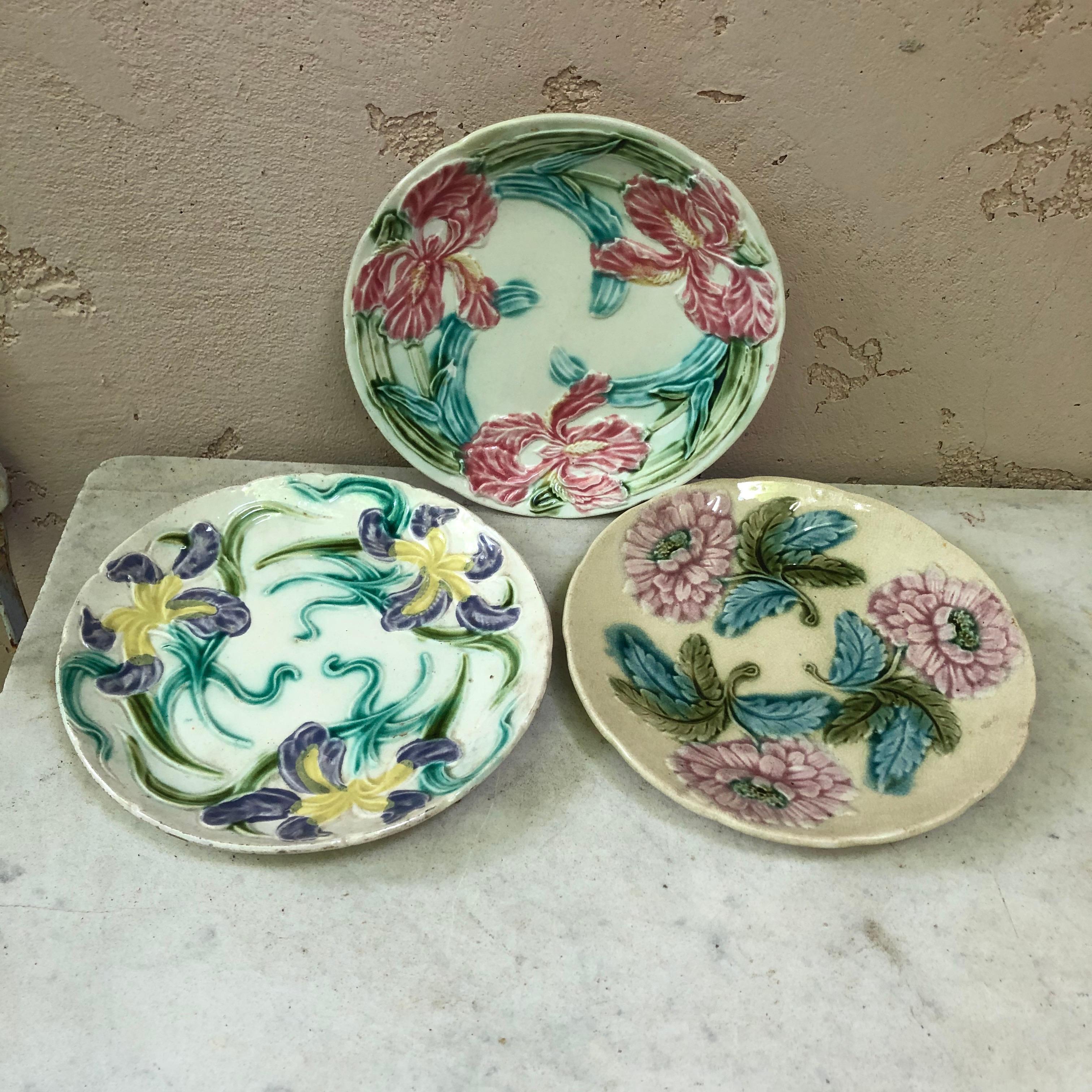 Early 20th Century Majolica Pink Iris Plate Onnaing, circa 1900