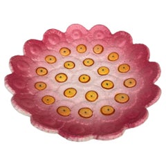 Assiette rose en majolique Delphin Massier, vers 1890