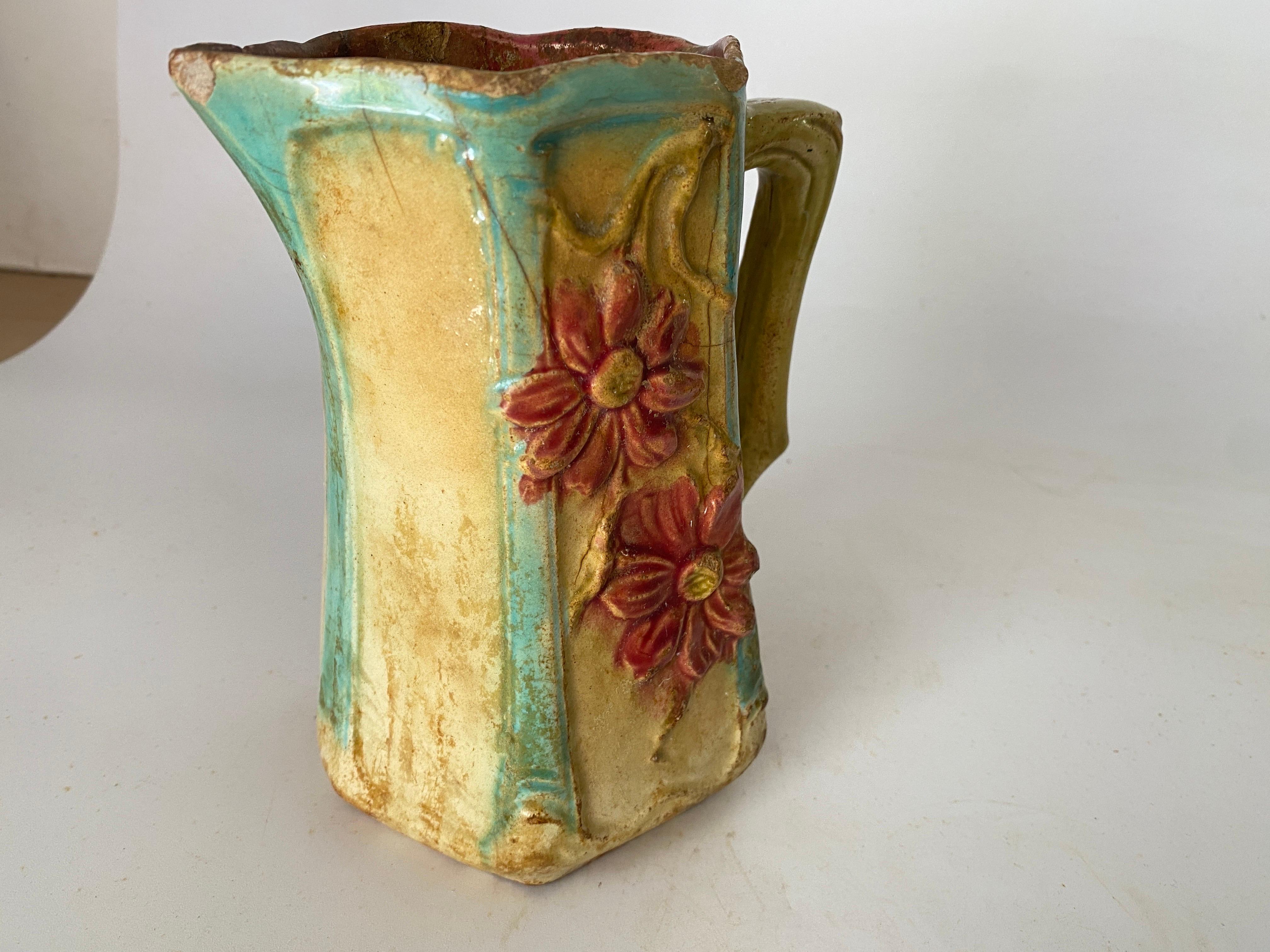Majolica Pitcher circa 1900 red reen and Beige Colors France In Fair Condition For Sale In Auribeau sur Siagne, FR