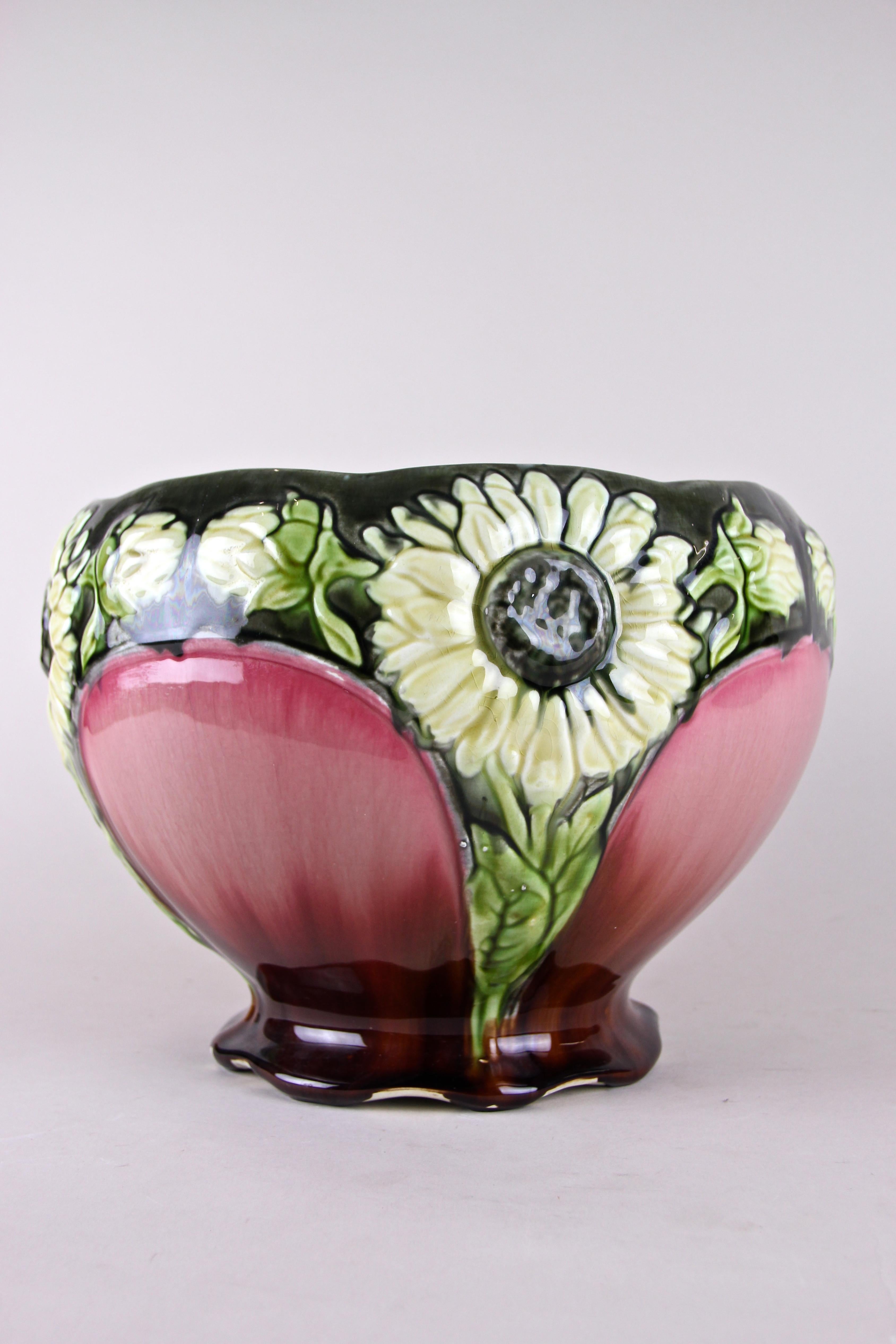 Jardinière/cache-pot en majolique Art Nouveau d'Orchies, France, vers 1910 Bon état à Lichtenberg, AT