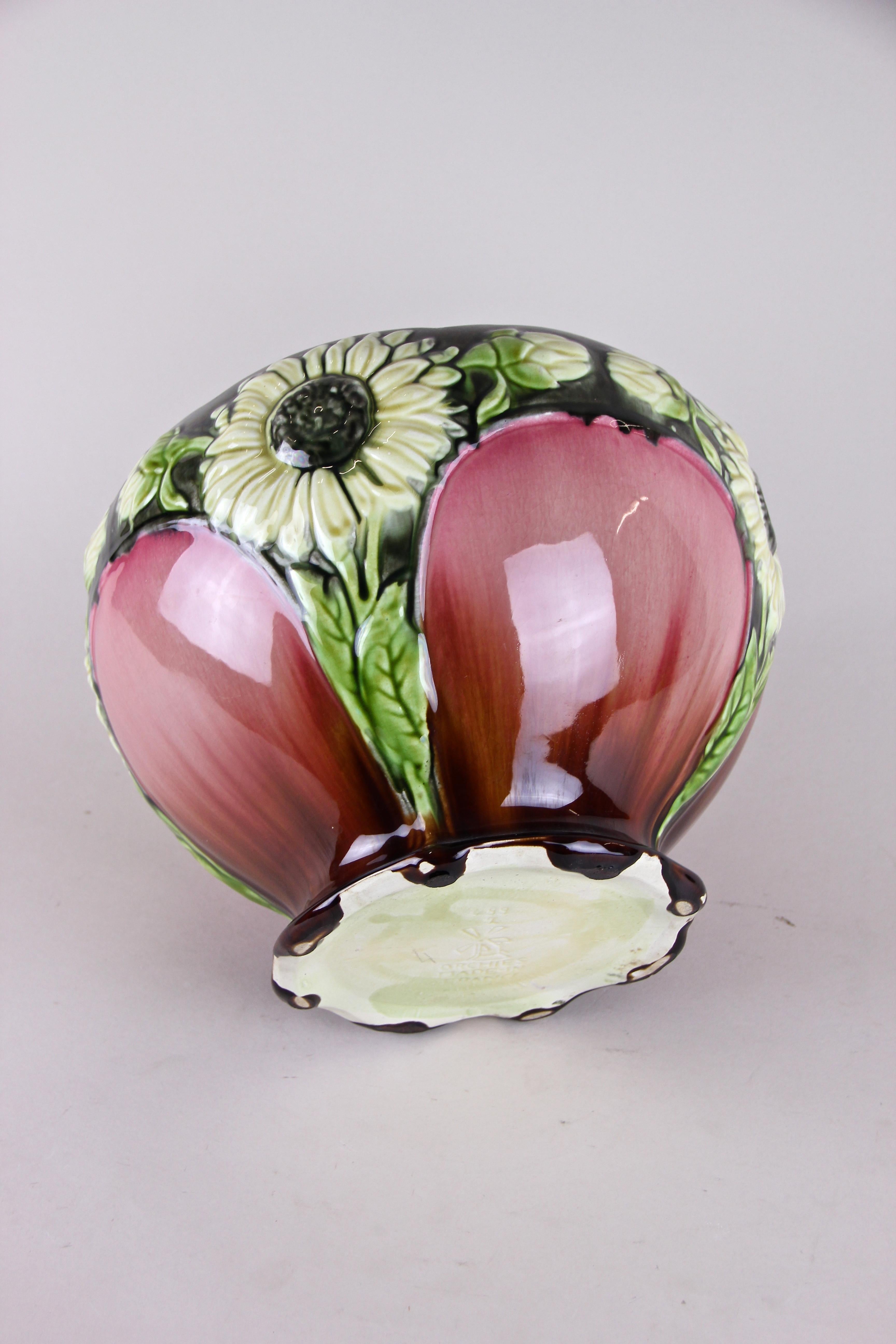 20ième siècle Jardinière/cache-pot en majolique Art Nouveau d'Orchies, France, vers 1910