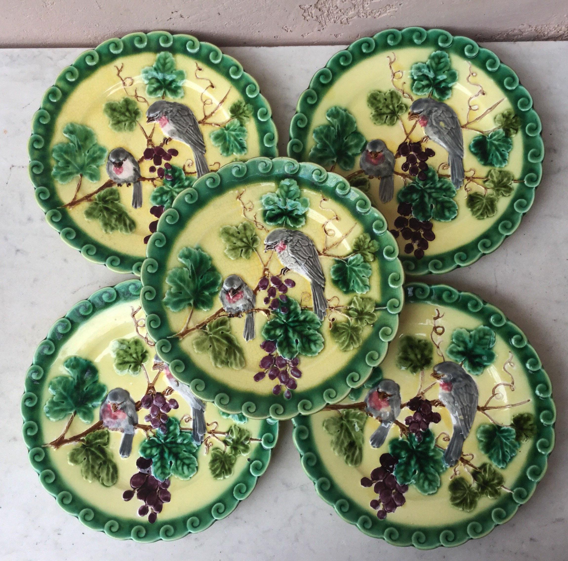 Late 19th Century Majolica Plate Birds with Grapes Sarreguemines, circa 1880 For Sale