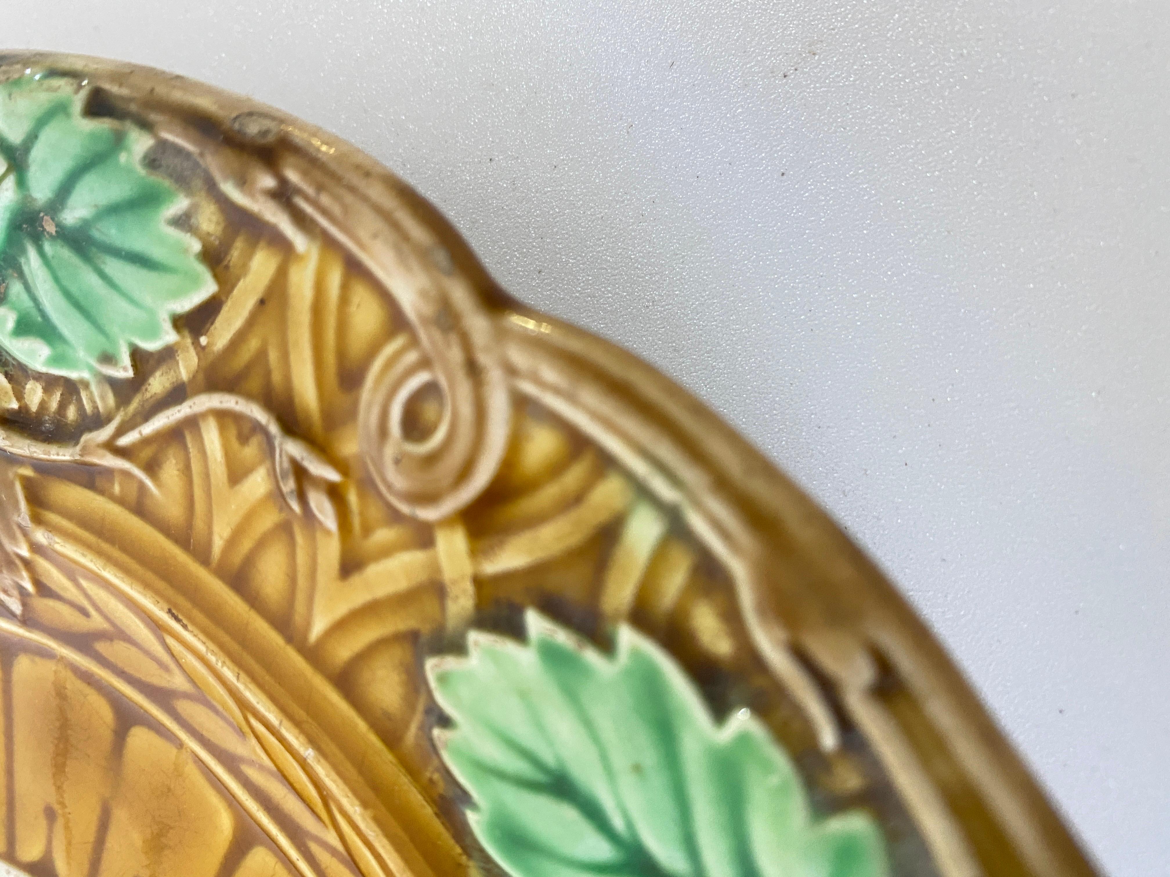 Majolica Plate by Sarreguemines, Faience 19th Century, France In Fair Condition For Sale In Auribeau sur Siagne, FR