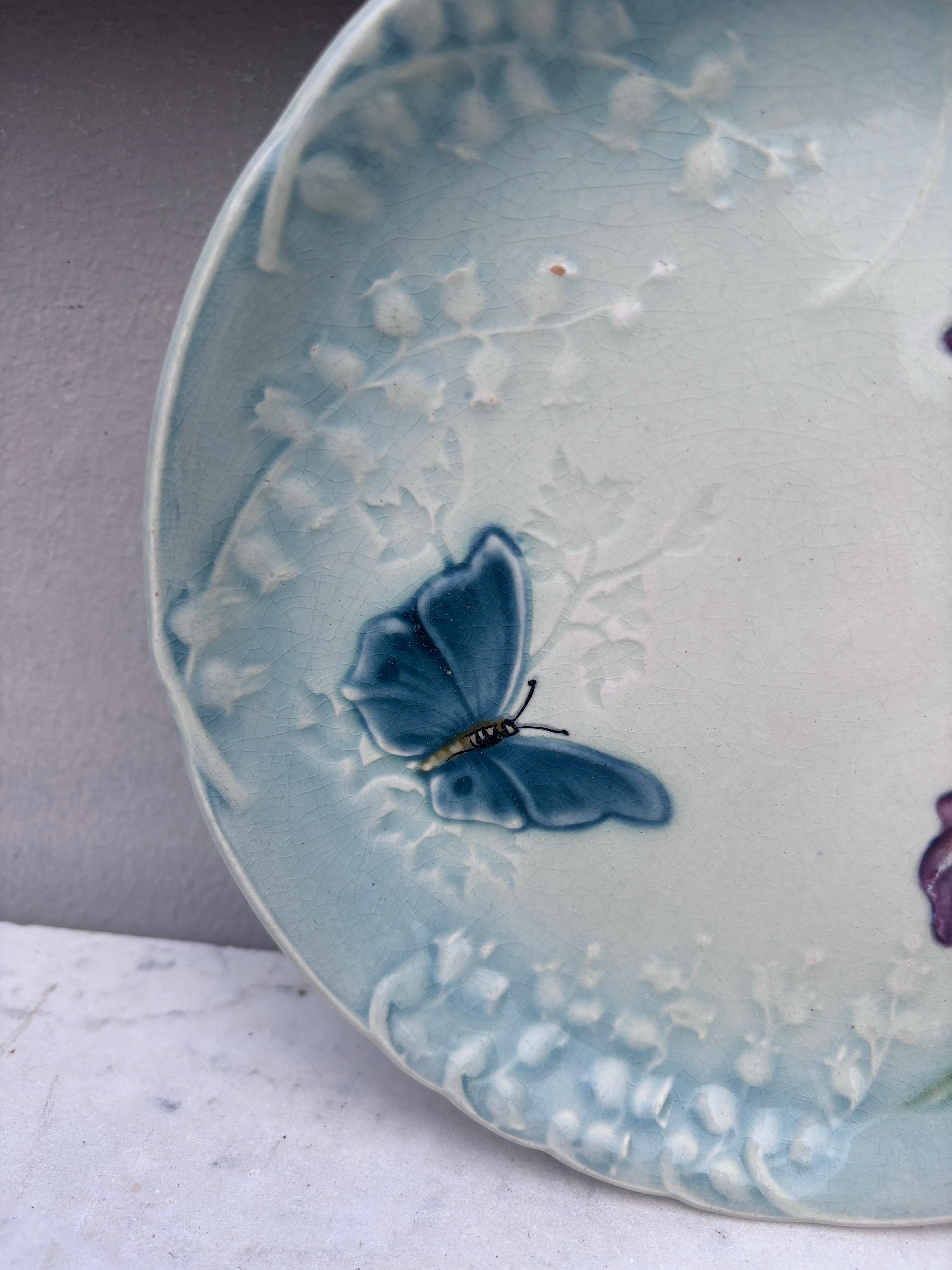 French Provincial Majolica Plate Lily & Butterfly Choisy le Roi, circa 1880 For Sale