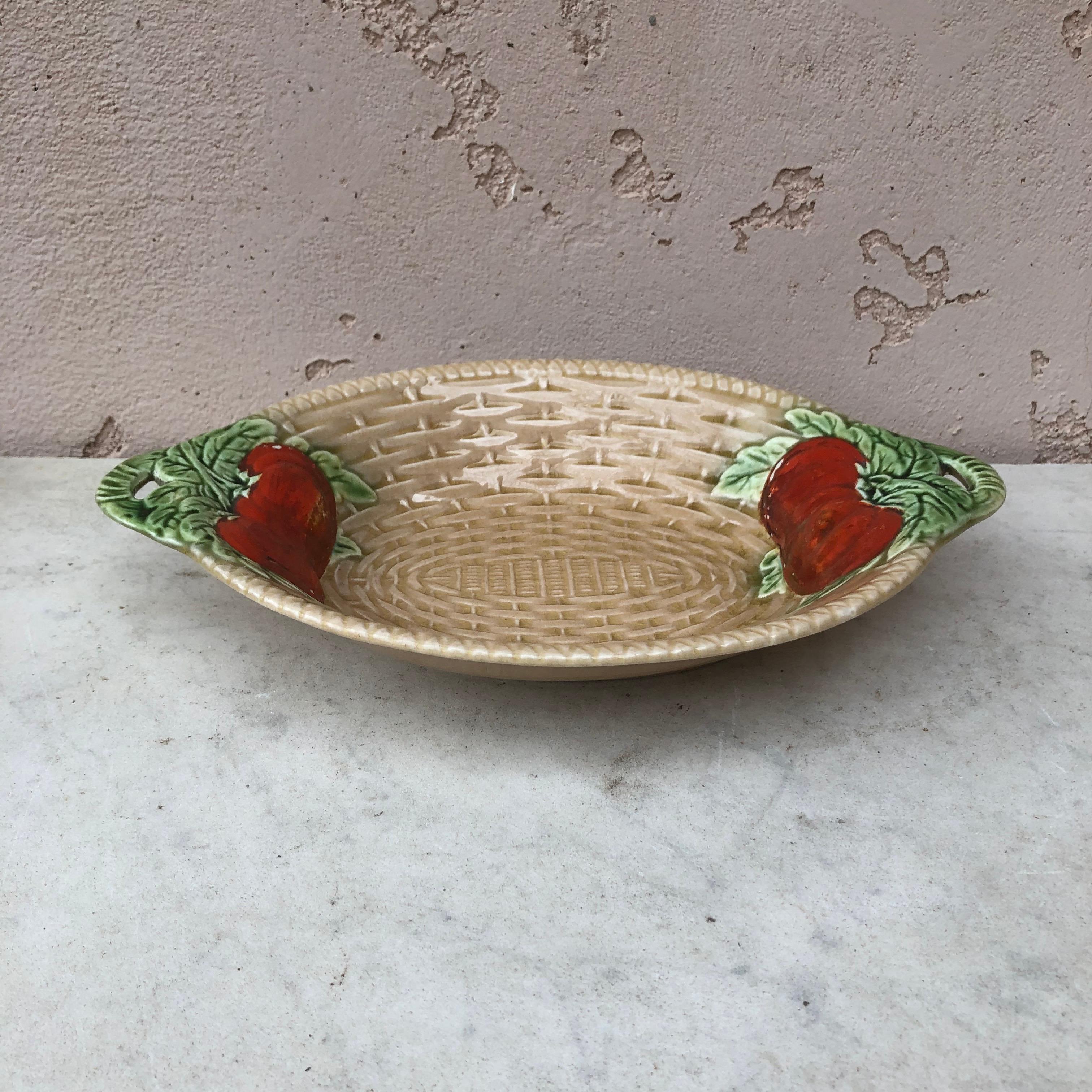 Oval Majolica Platter bowl with tomato Sarreguemines, circa 1930.