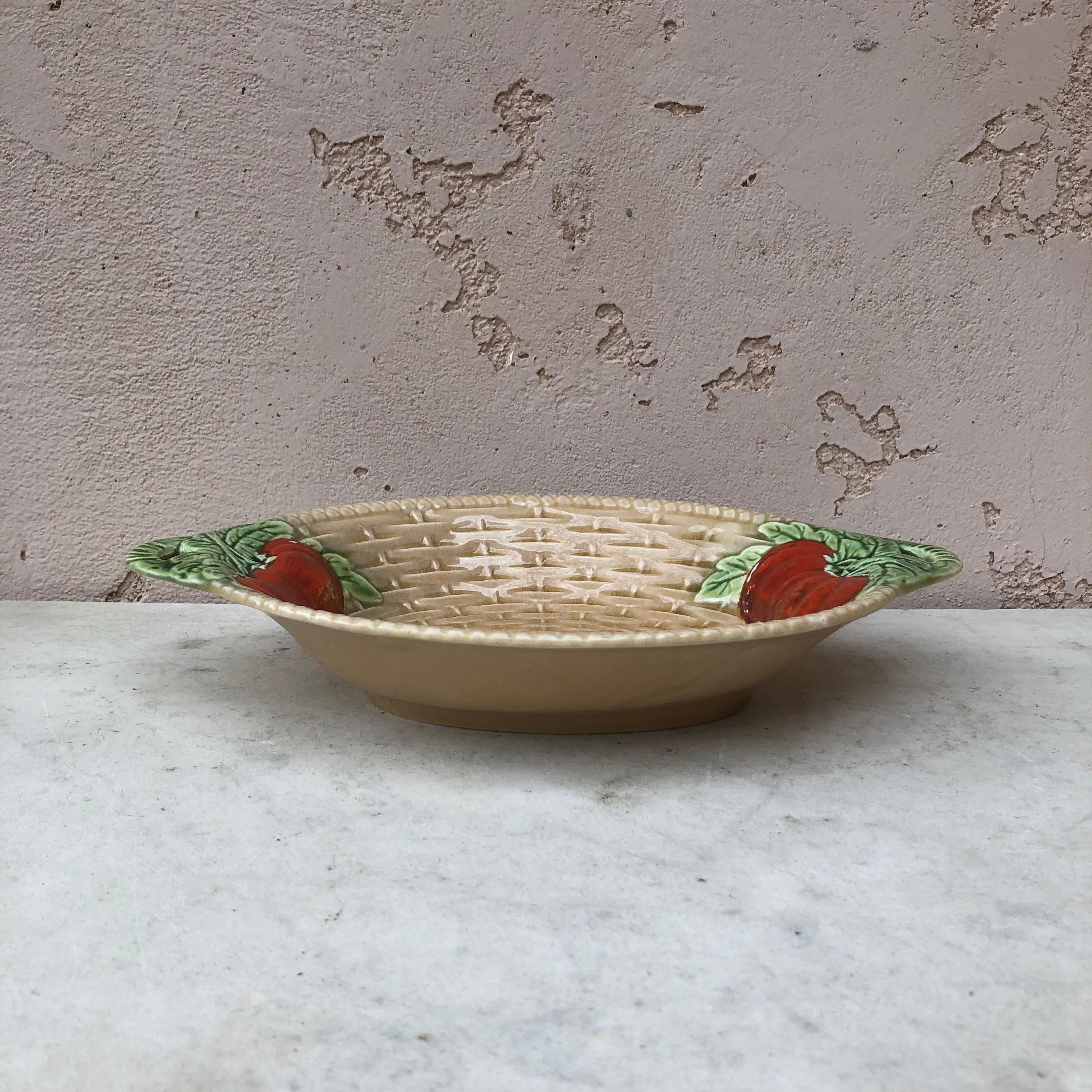 Art Nouveau Majolica Platter Bowl with Tomato Sarreguemines, circa 1930 For Sale