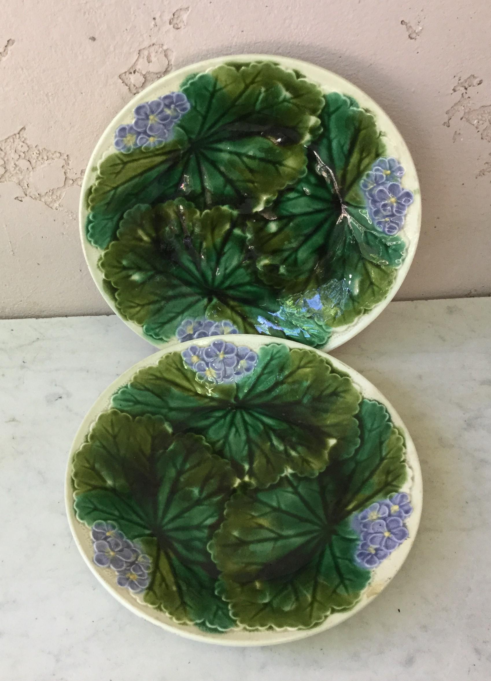 Majolica Purple Flowers Plate Clairefontaine, circa 1890 In Good Condition In Austin, TX