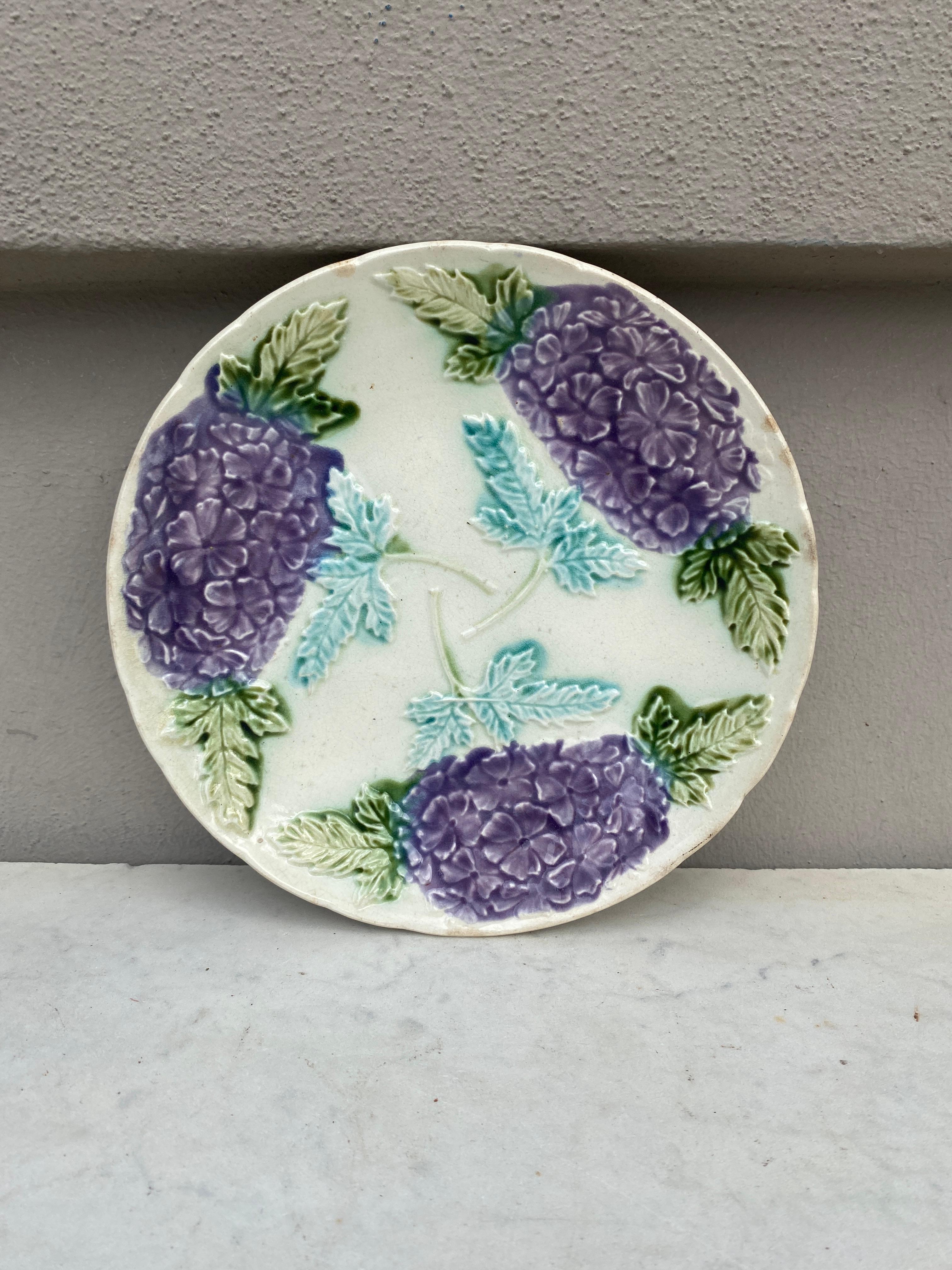 Majolica Purple Hydrangea Plate Onnaing, circa 1900.