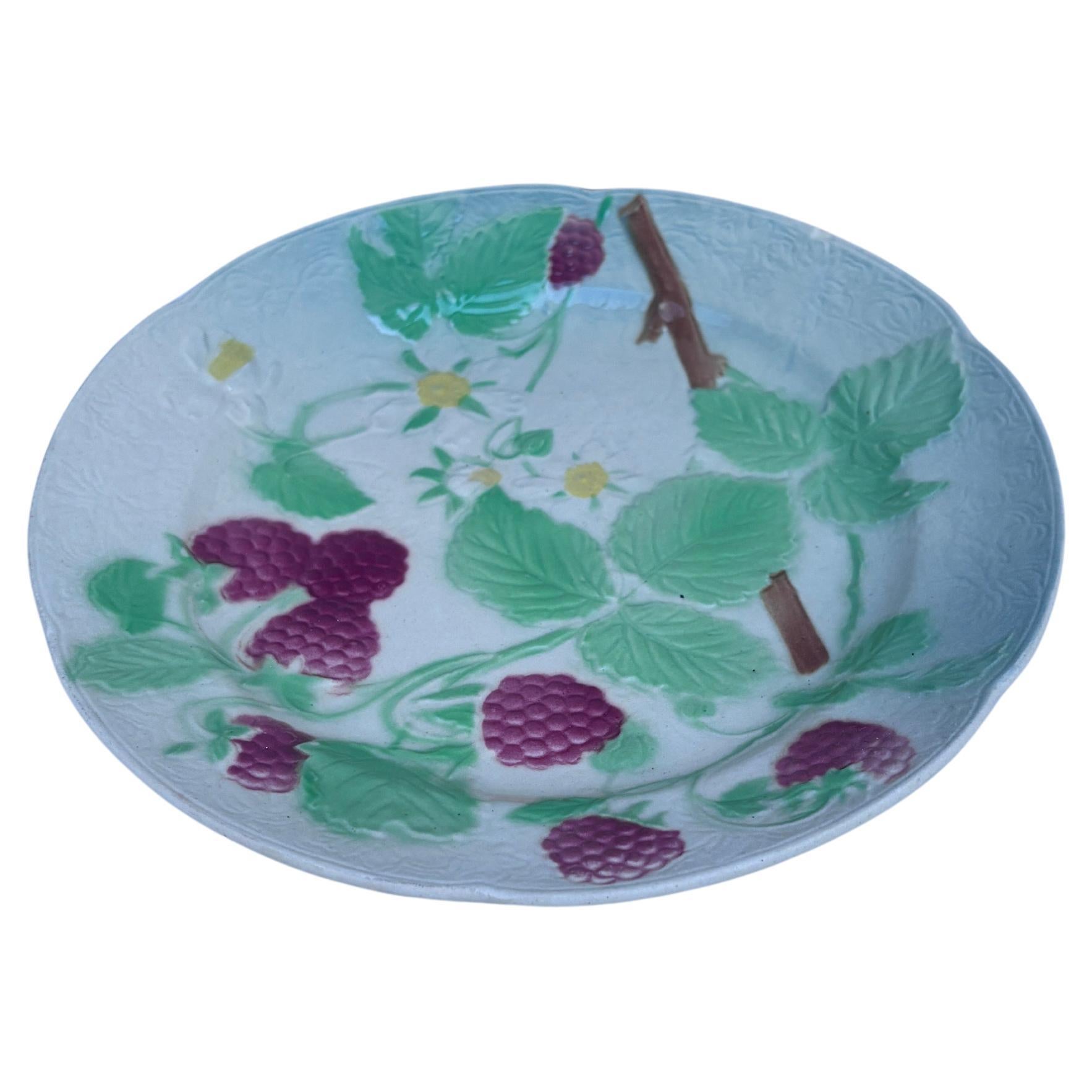 Majolica raspberries plate Keller & Guerin Saint Clement circa 1930.
