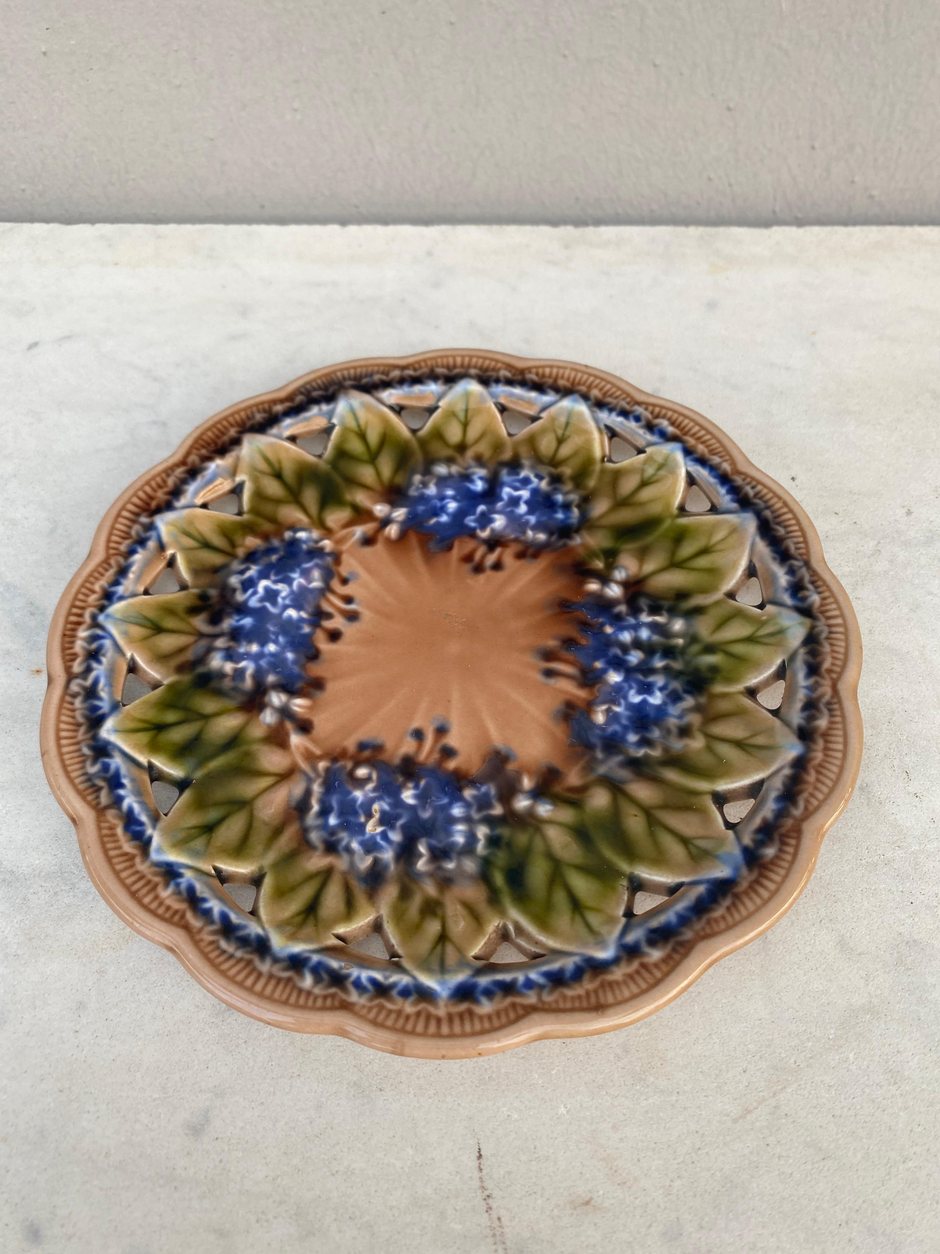 Country Majolica Reticulated Lilac Plate Villeroy & Boch, circa 1890 For Sale