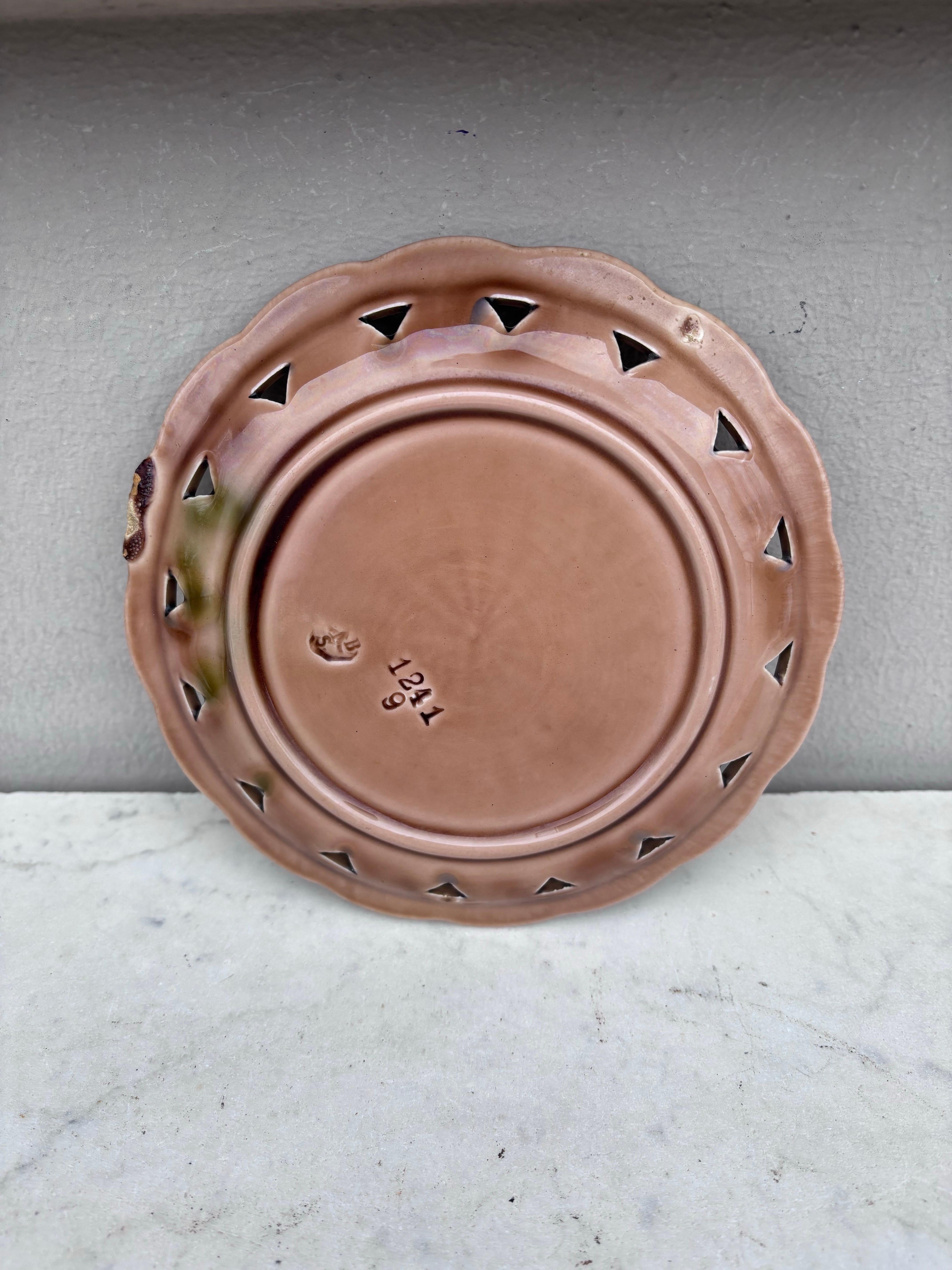 Plato lila reticulado de mayólica Villeroy & Boch, circa 1890 Alemán en venta