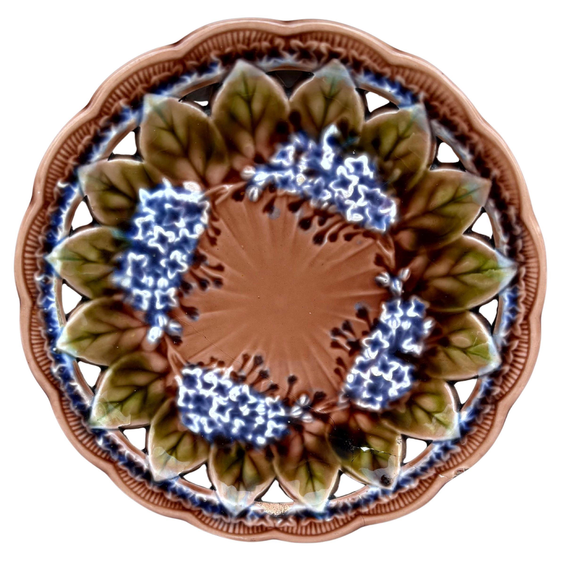 Plato lila reticulado de mayólica Villeroy & Boch, circa 1890