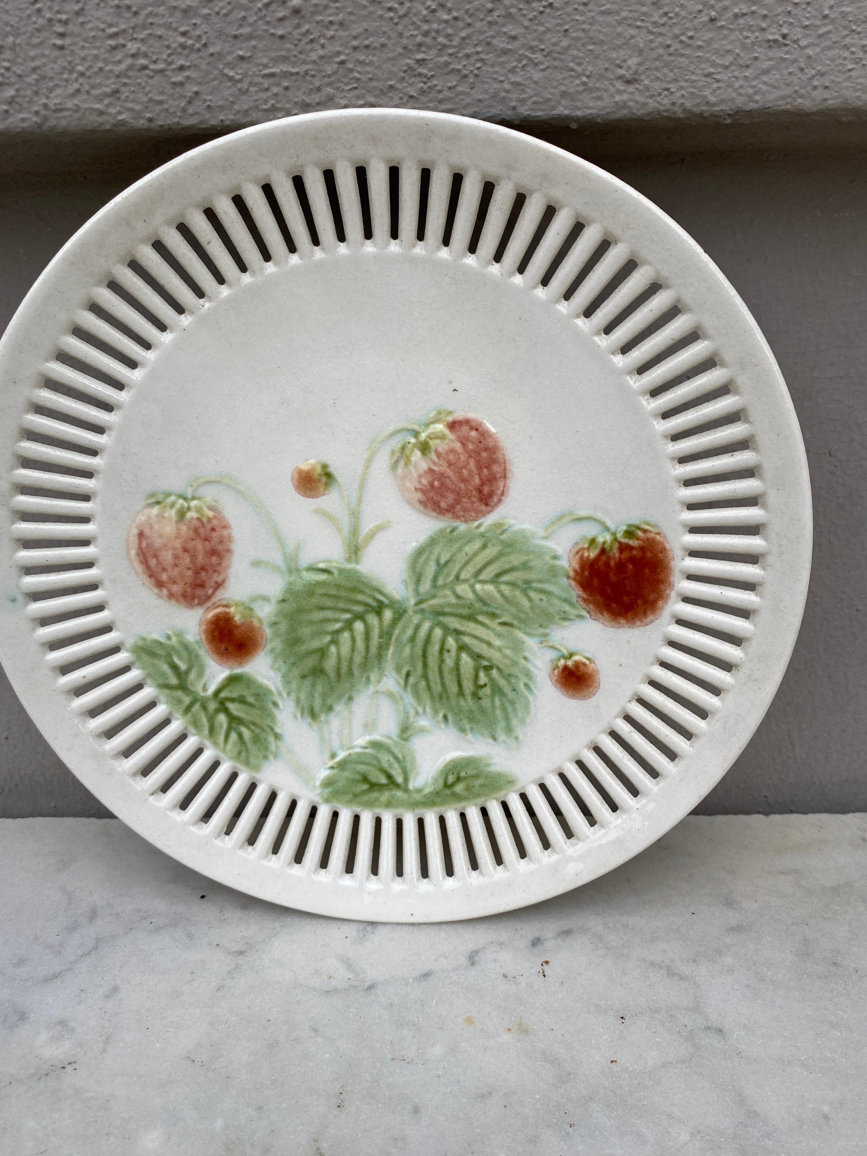 Rustic Majolica Reticulated Plate Strawberries Sarreguemines Circa 1900