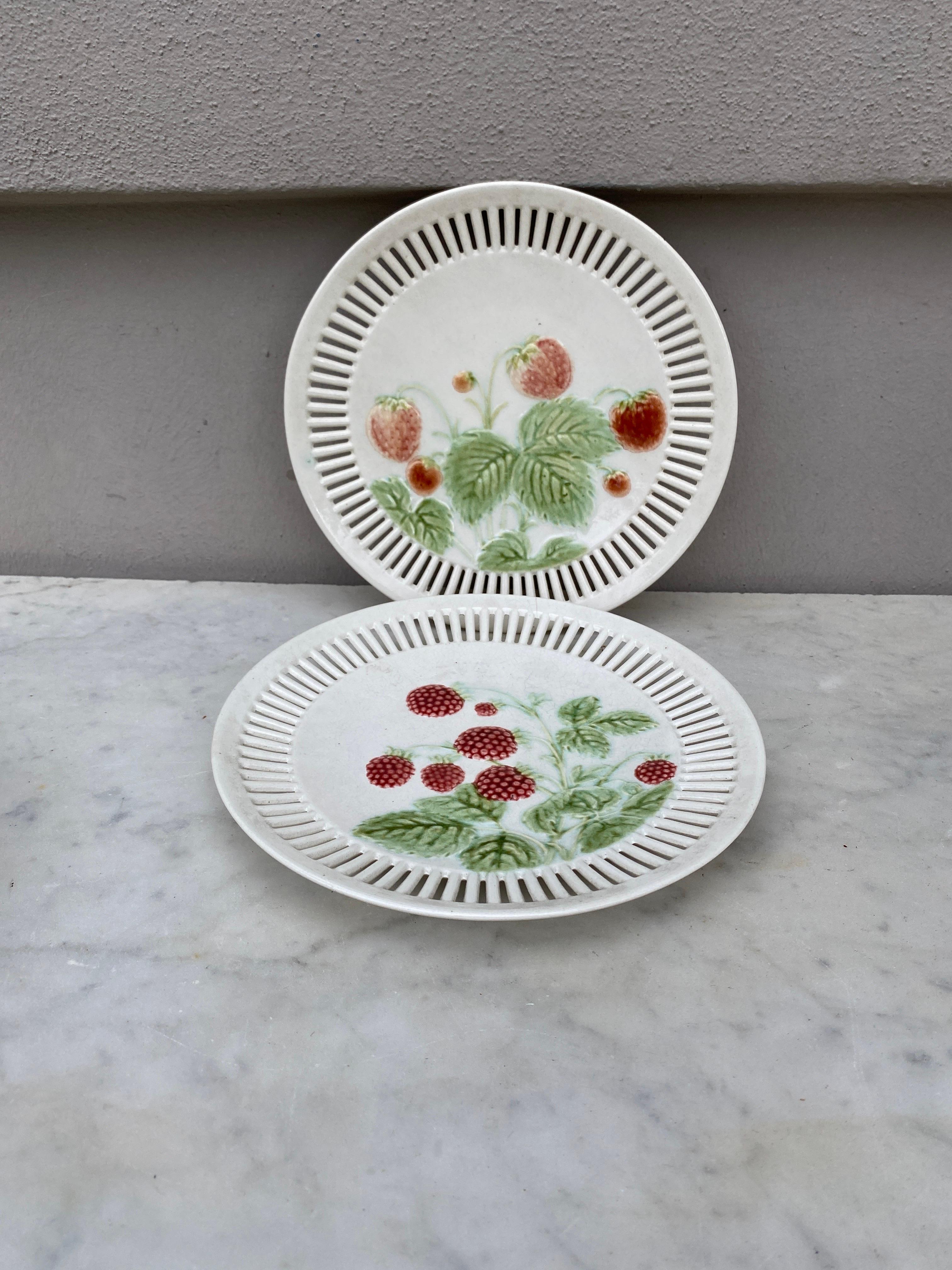 Early 20th Century Majolica Reticulated Plate Strawberries Sarreguemines Circa 1900