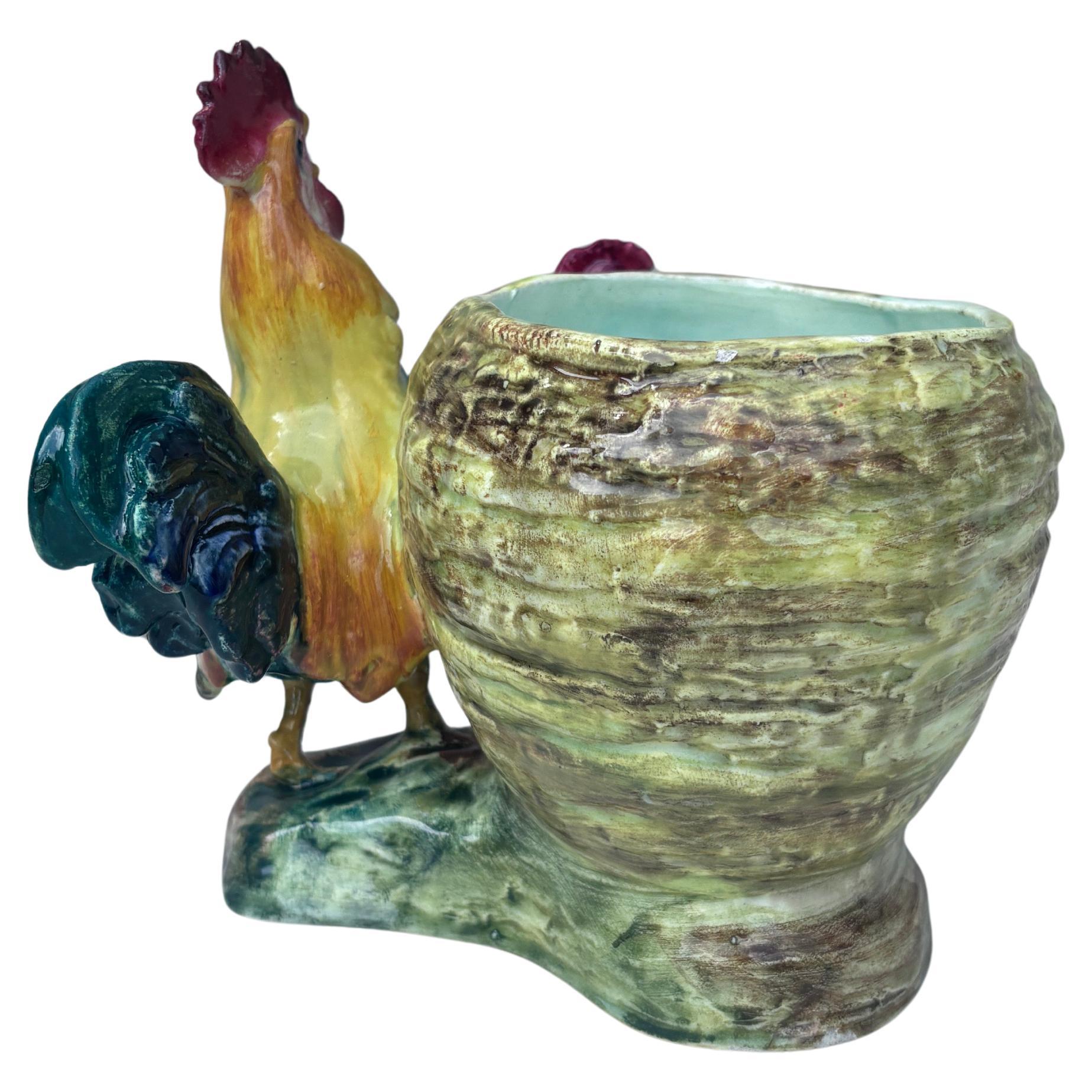 Vase aus Majolika mit Hahn und Henne Delphin Massier, um 1890 (Französisch) im Angebot