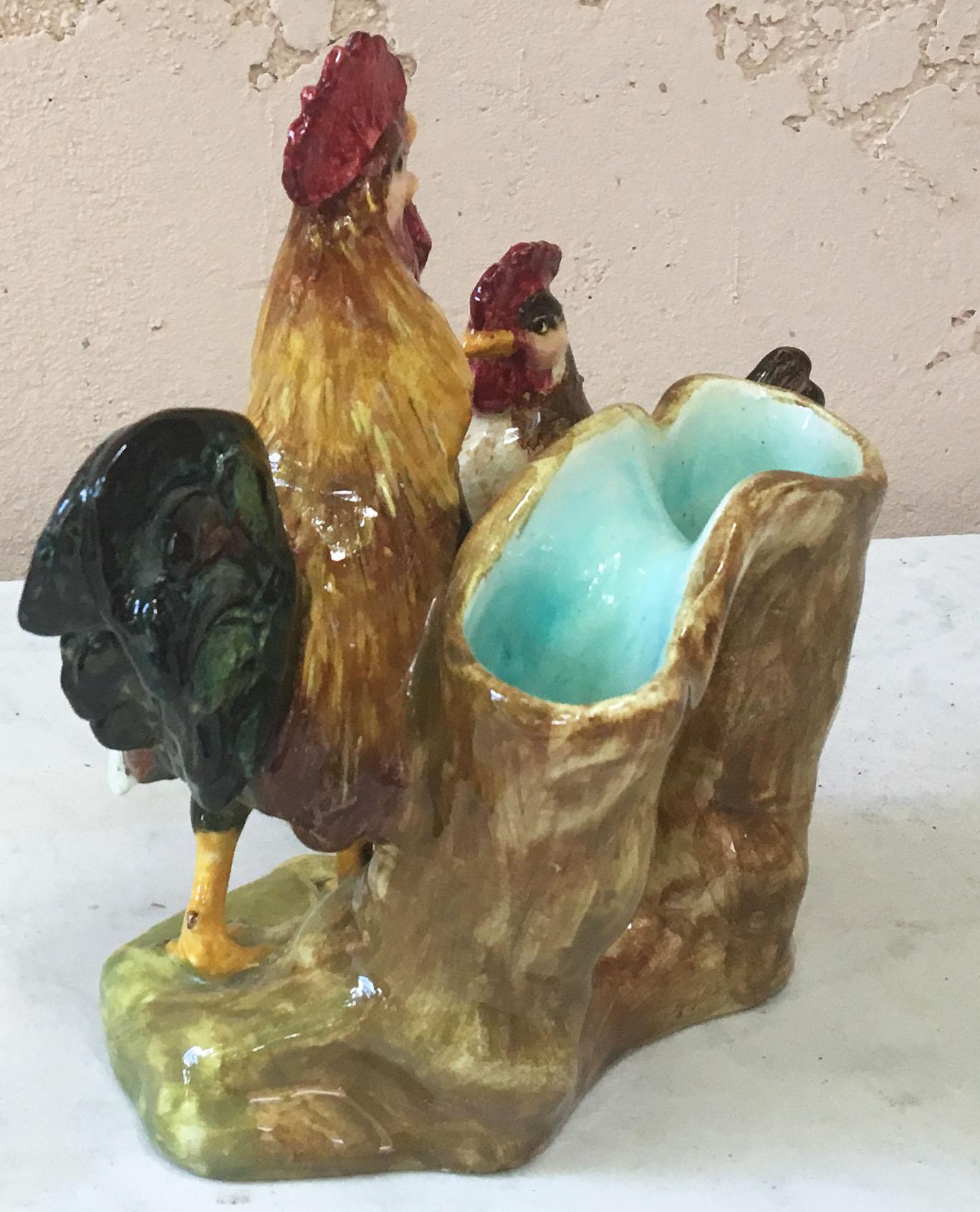 Vase en majolique Coq et Hen de Delphin Massier, vers 1890 Bon état - En vente à Austin, TX
