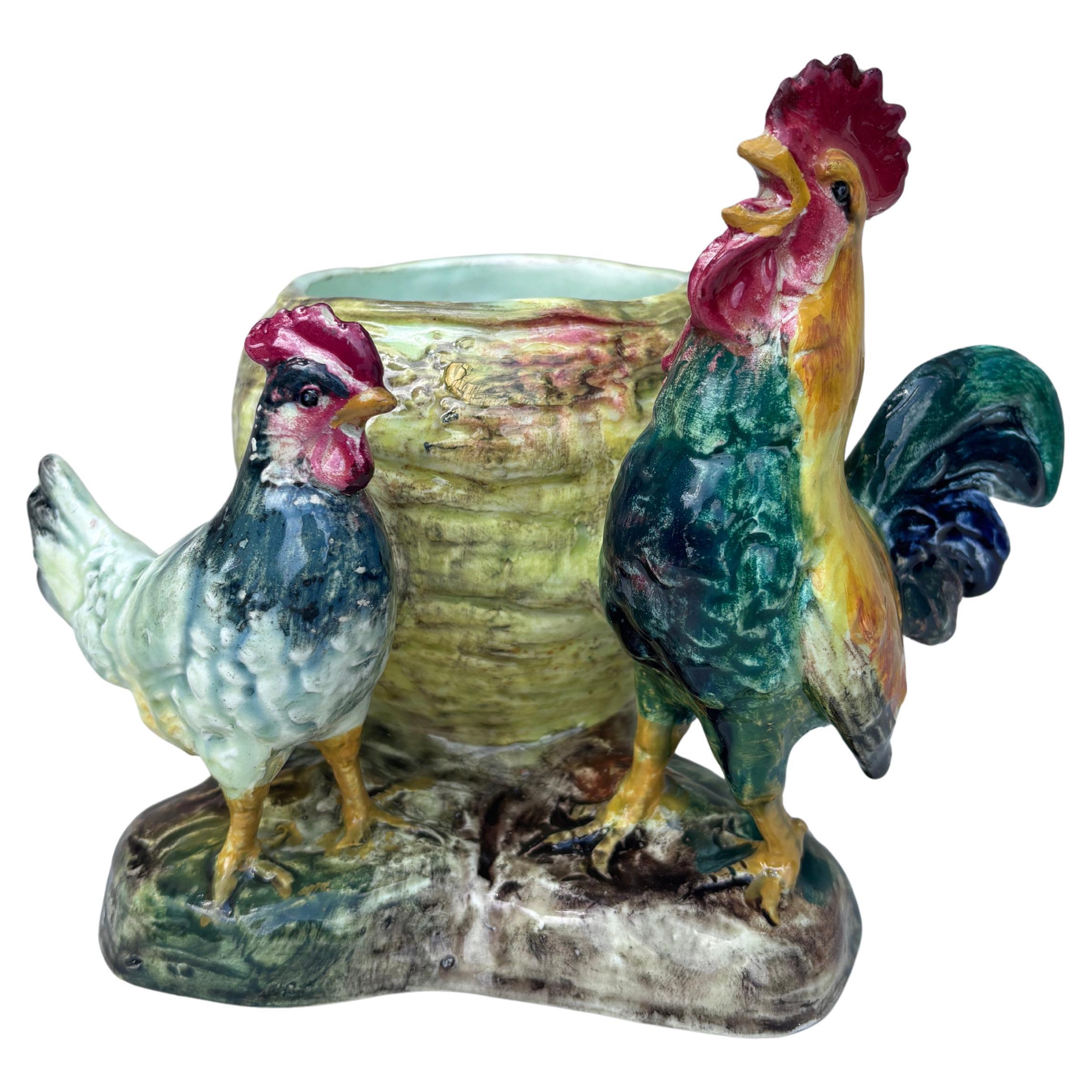 Vase aus Majolika mit Hahn und Henne Delphin Massier, um 1890 im Angebot