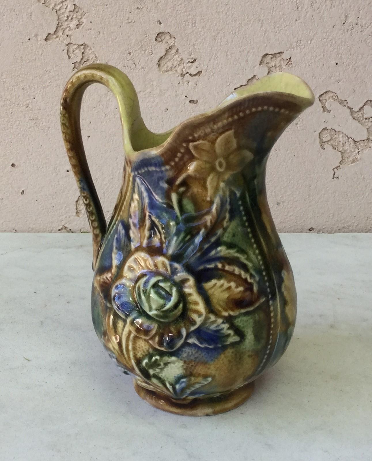 Majolica Rose Pitcher, circa 1890 In Good Condition For Sale In Austin, TX
