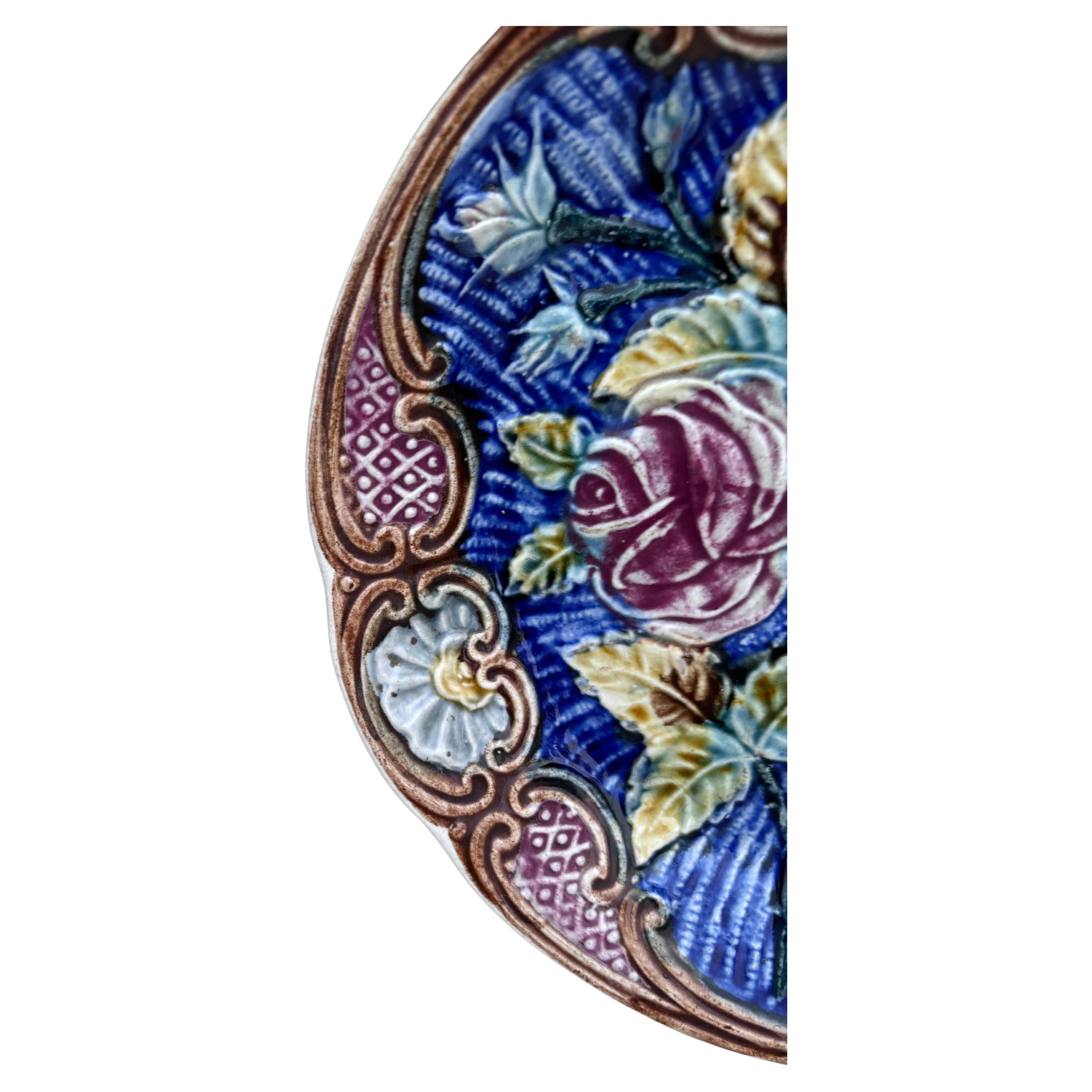 Plato de Rosas Wasmuel Majolica, circa 1890 Rústico en venta