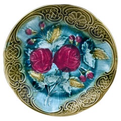 Assiette à roses Wasmuel Majolica, vers 1890