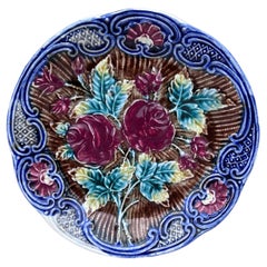 Assiette à roses Wasmuel Majolica, vers 1890
