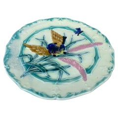 Assiette à oiseaux en majolique Saint Amand, vers 1890