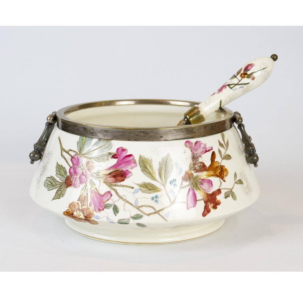 Italian salad bowl with matching spoon, Fin de Siècle's finest majolica work in floral decor with silver plated outfit.
Slight rubbing at the adjusting edge on the underside, silver plating tarnishing. Slight rubbing on the setting edge on the