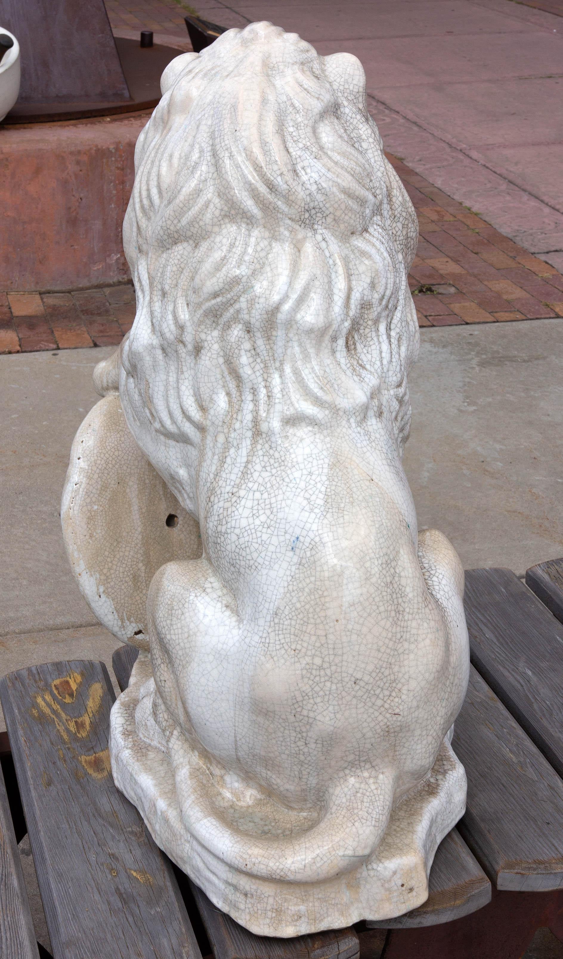 Majolica Seated Garden Lion Sculpture with Heraldic Shield (Keramik)
