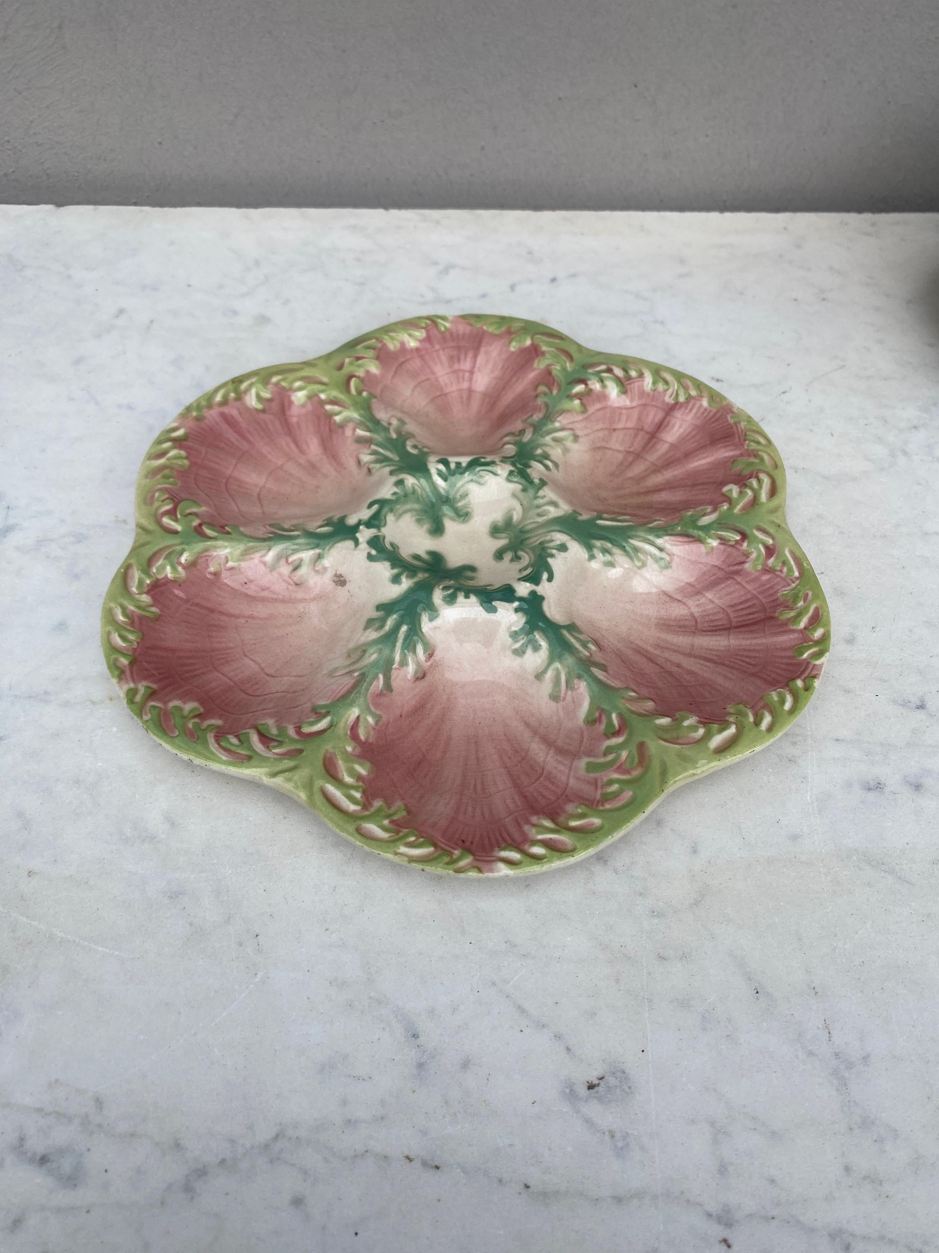 Aesthetic Movement Majolica Seaweeds Oyster Plate Keller and Guerin Saint Clement, circa 1890