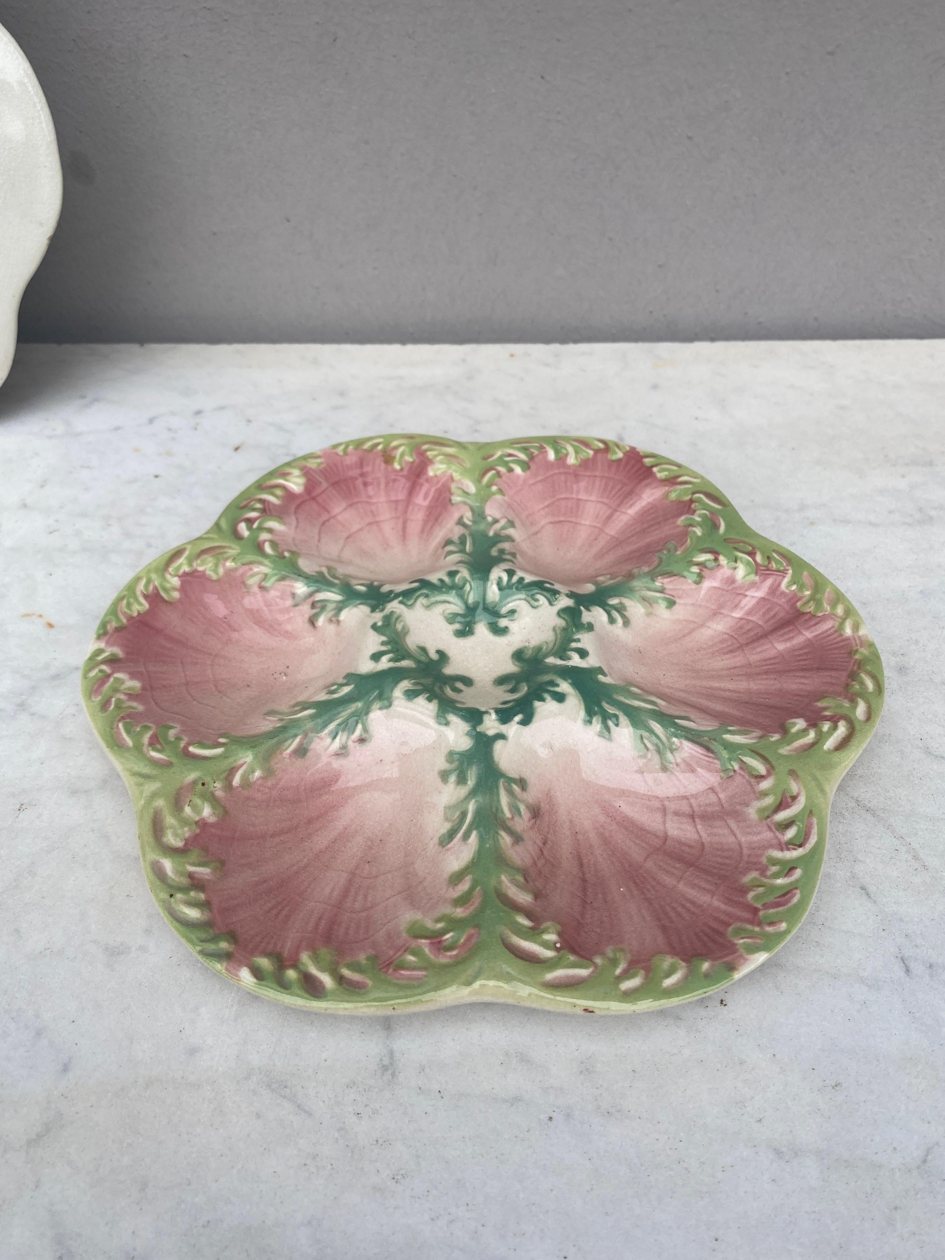 Aesthetic Movement Majolica Seaweeds Oyster Plate Keller and Guerin Saint Clement, circa 1890 For Sale
