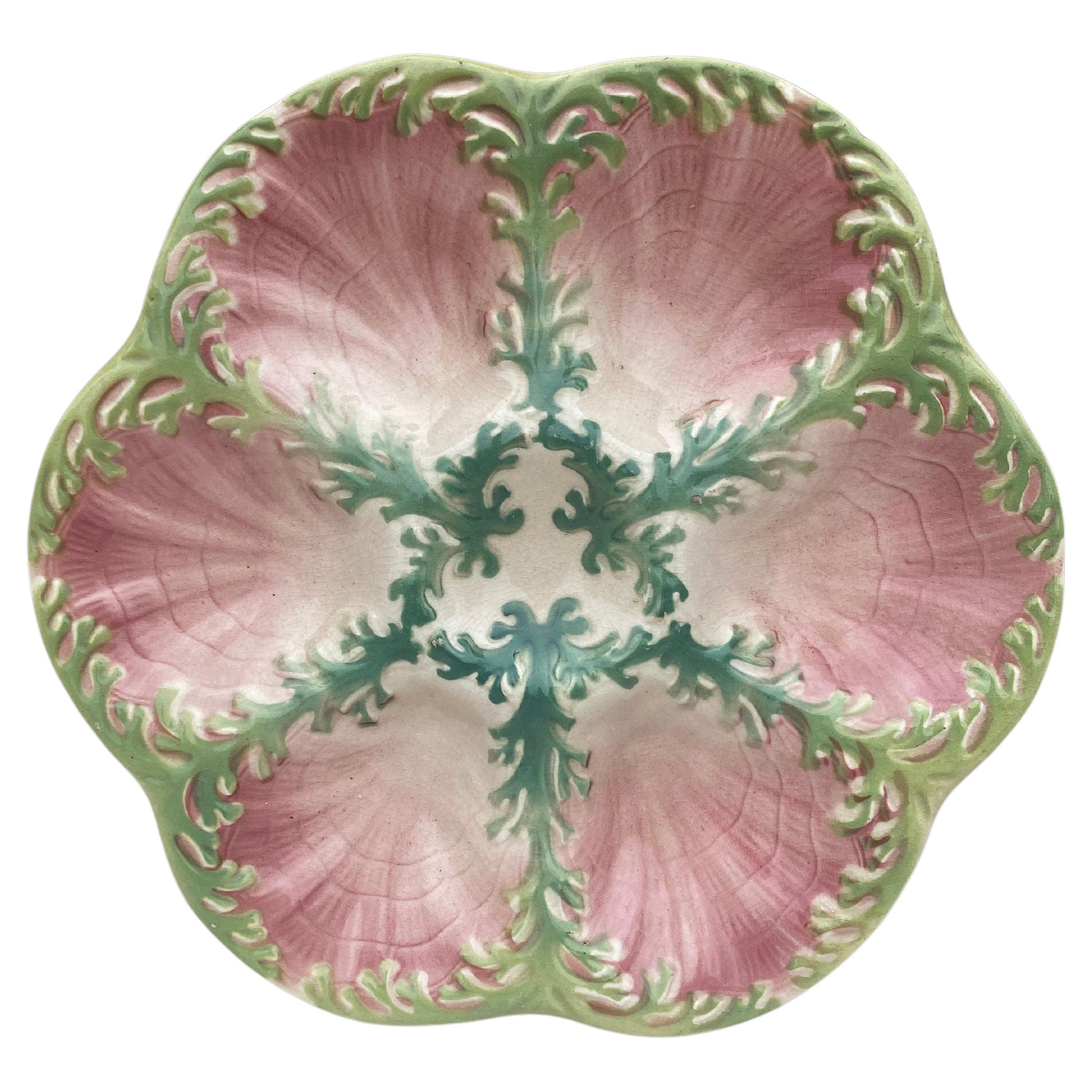 Assiette à huîtres en majolique à motif algues Keller et Guerin Saint-Clément, vers 1890