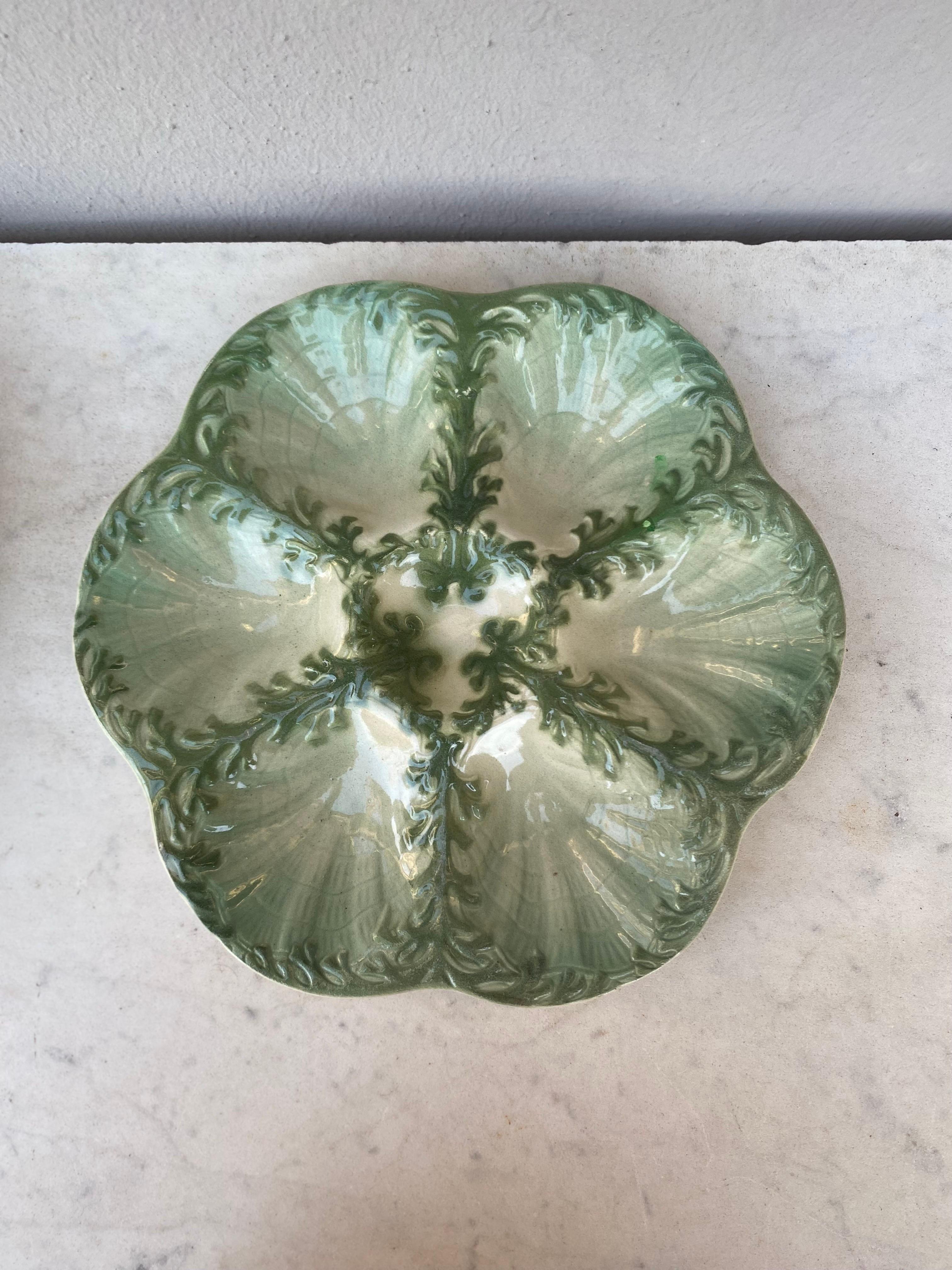 Majolica oyster plate Keller et Guerin Saint Clement, circa 1900.
Usually in pink, rare color.
Reference / Page 98 
