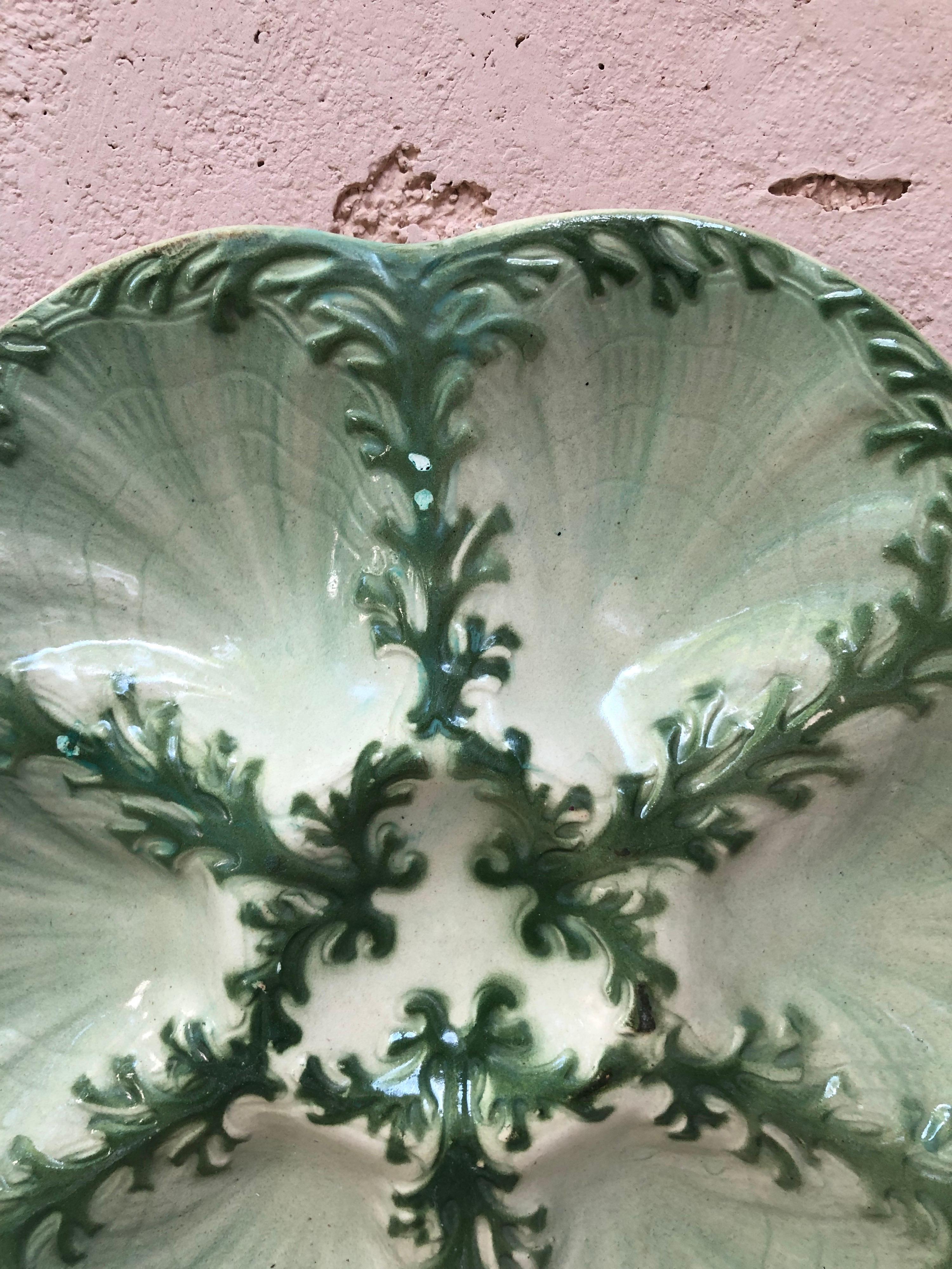 Majolica Seaweeds Oyster Plate Keller et Guerin Saint Clement In Good Condition In Austin, TX