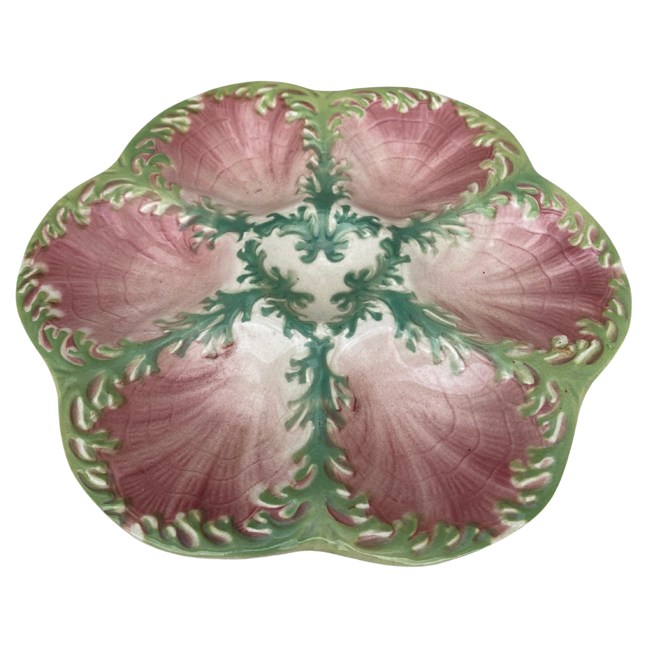 Piatto ostrica in maiolica  Keller Et Guerin Saint Clement, circa 1890.
Riferimento / pagina 98 