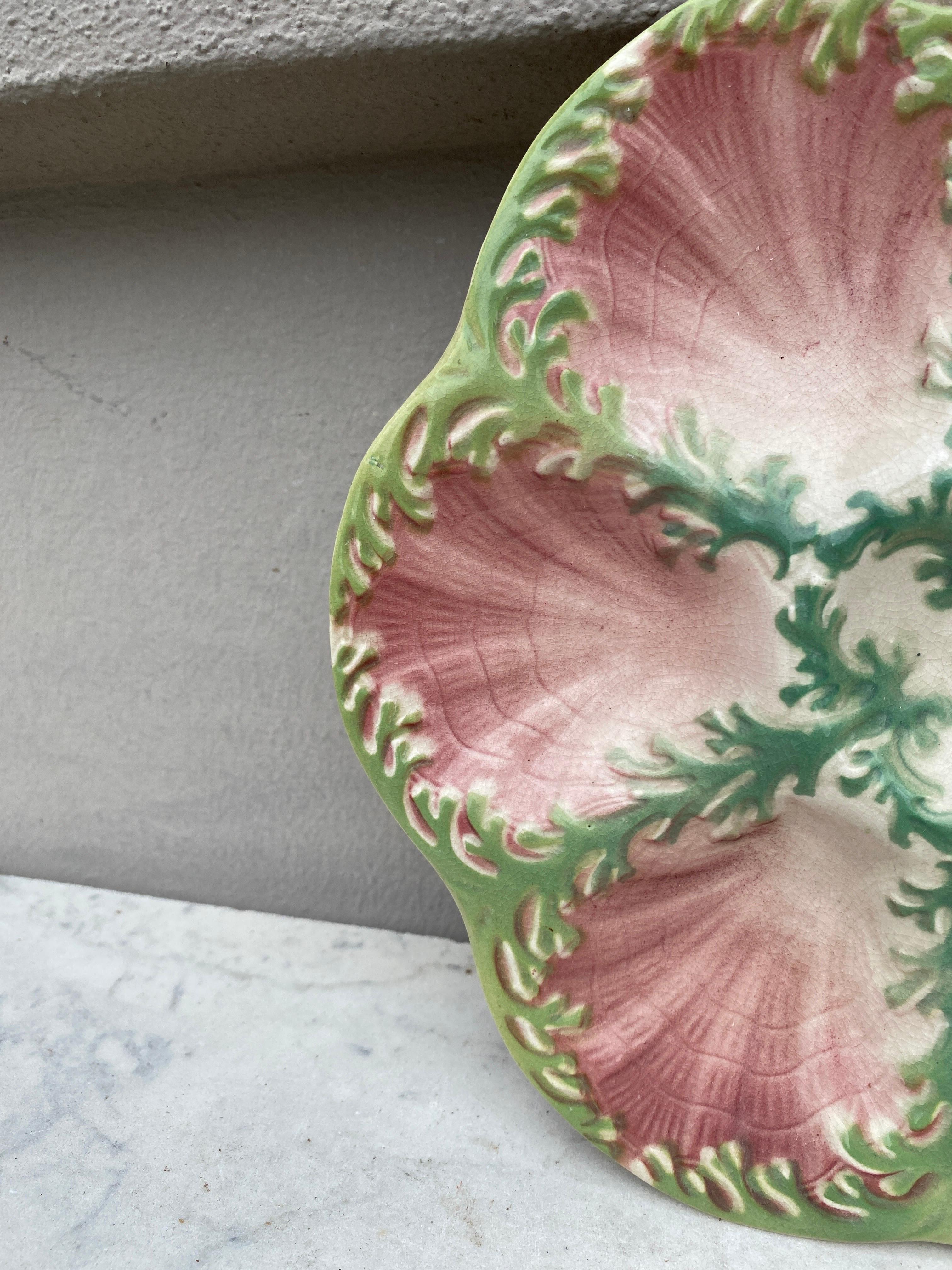 Estetismo Piatto per ostriche in maiolica Keller & Guerin Saint Clement, circa 1890