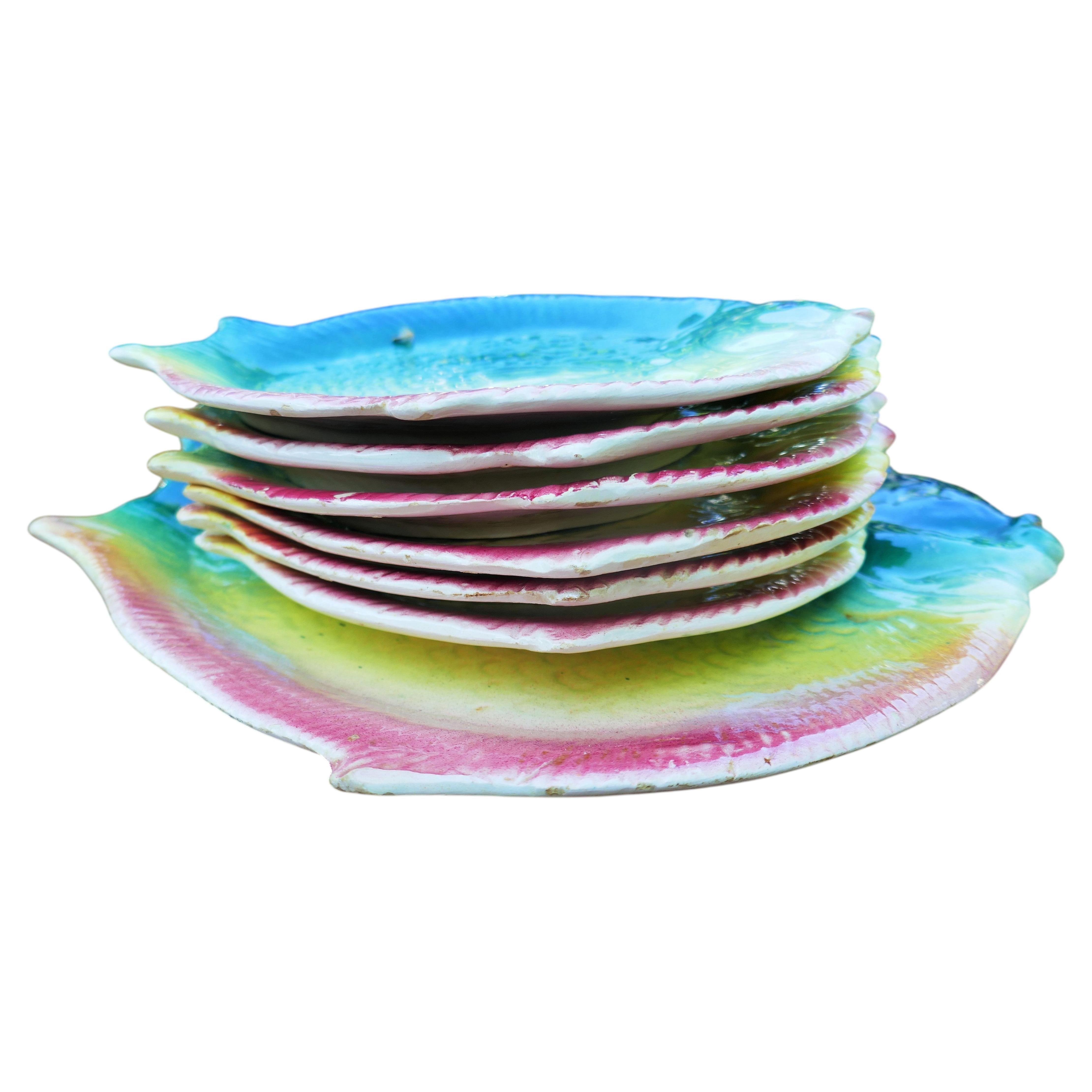 Service de sept assiettes en majolique en vente