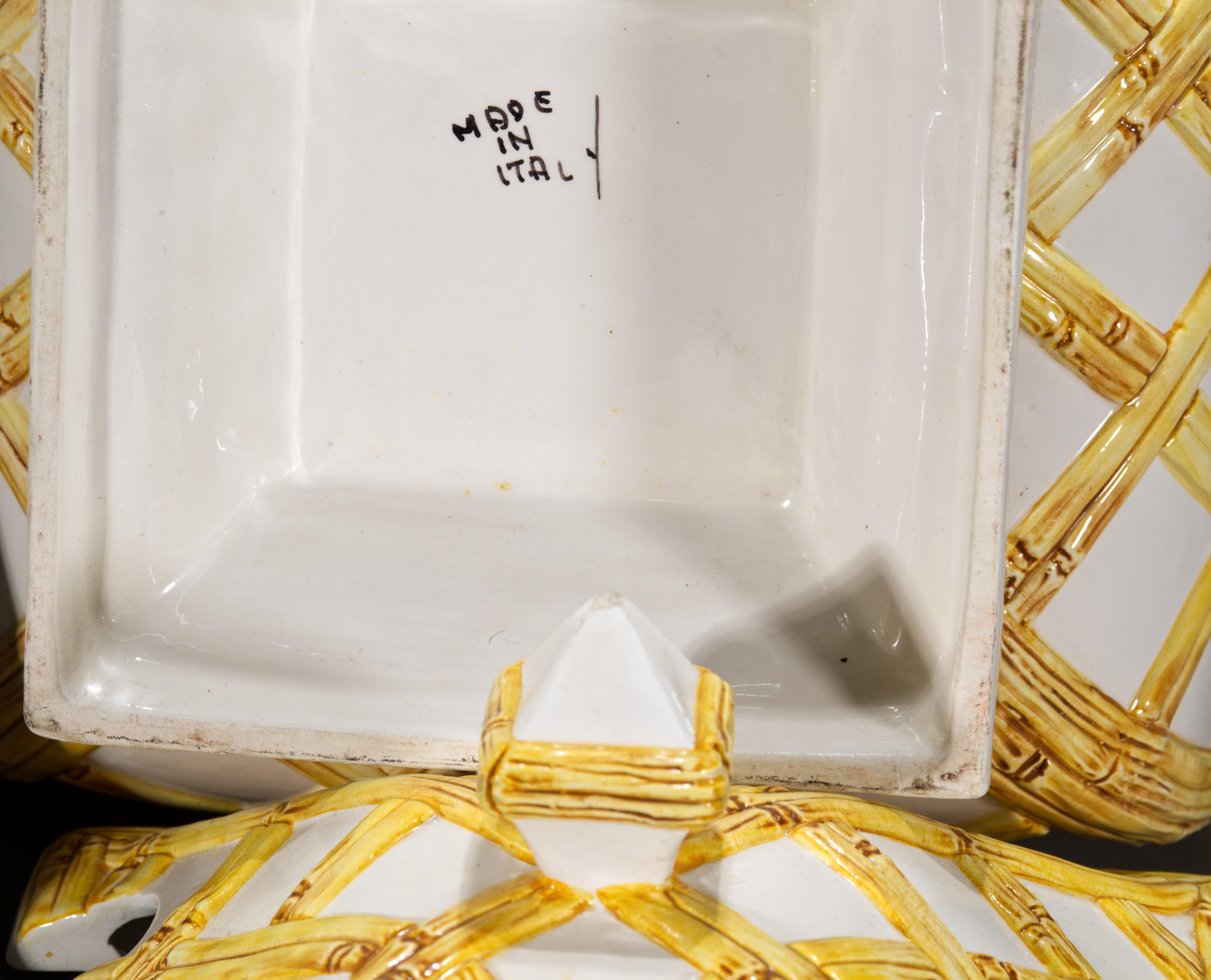 Soupière et couvercle en majolique Décor Chippendale en bambou, Italie années 1960 État moyen - En vente à Clifton Springs, NY