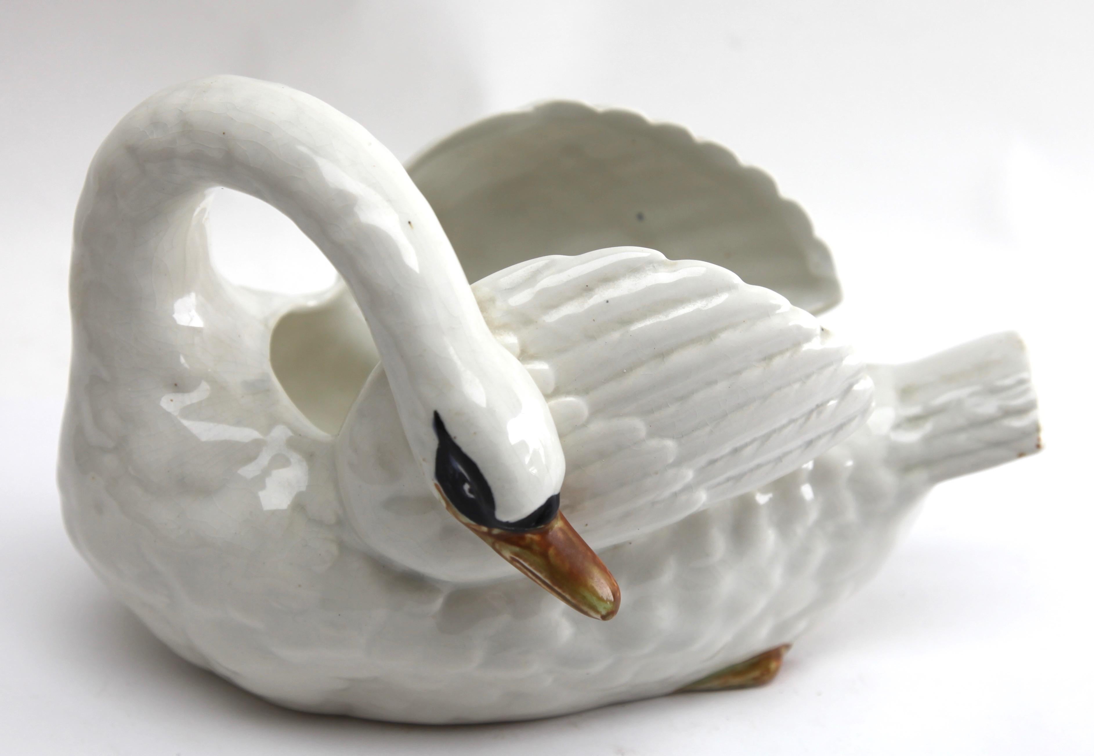 Majolica set of white swans jardinière stamped Imperiale Nimy, Belgium, circa 1900

Stamped: Nimy Faiences imperiale 1789-1951 Belgium.
Dimensions small one:
Height 5.51 inch
Width 8.66 inch
Depth 5.51 inch.

Please don't hesitate to get in touch