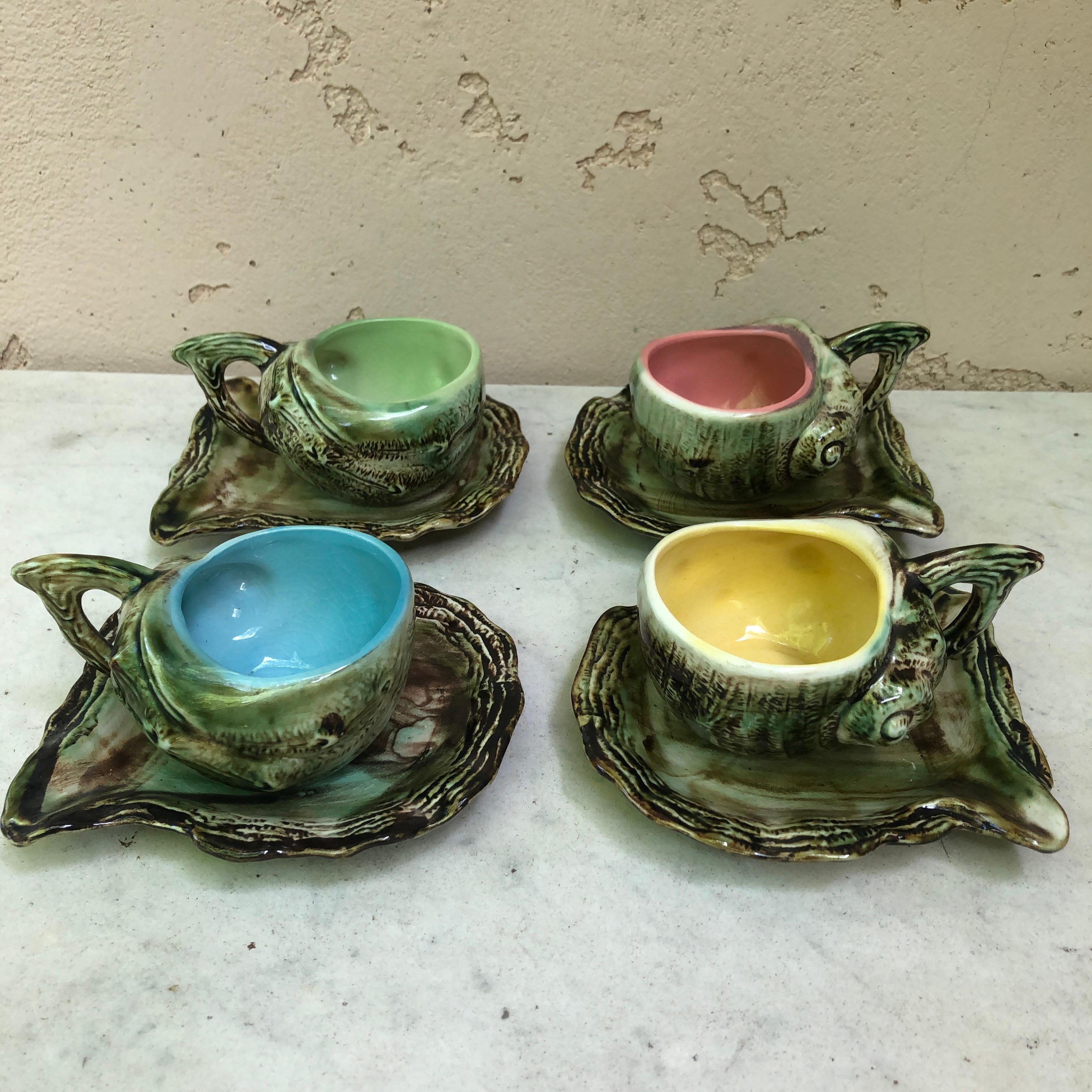 Majolica Shell Creamer & Sugar Bowl Set- 2 Pieces Circa 1950 In Good Condition For Sale In Austin, TX
