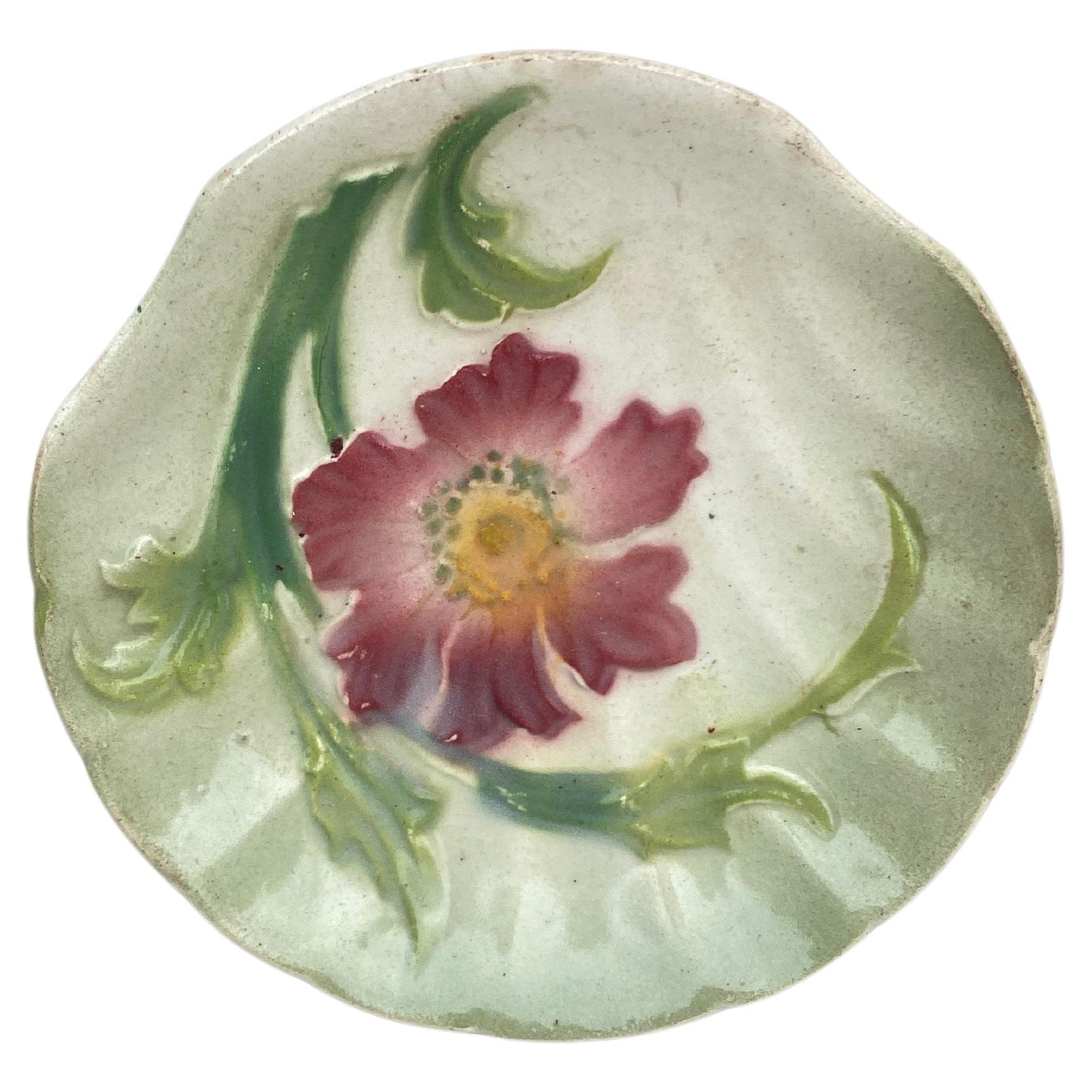 Majolika Muschelschale Keller & Guerin Saint Clement CIRCA 1900.
Verziert mit einer Blume.
 