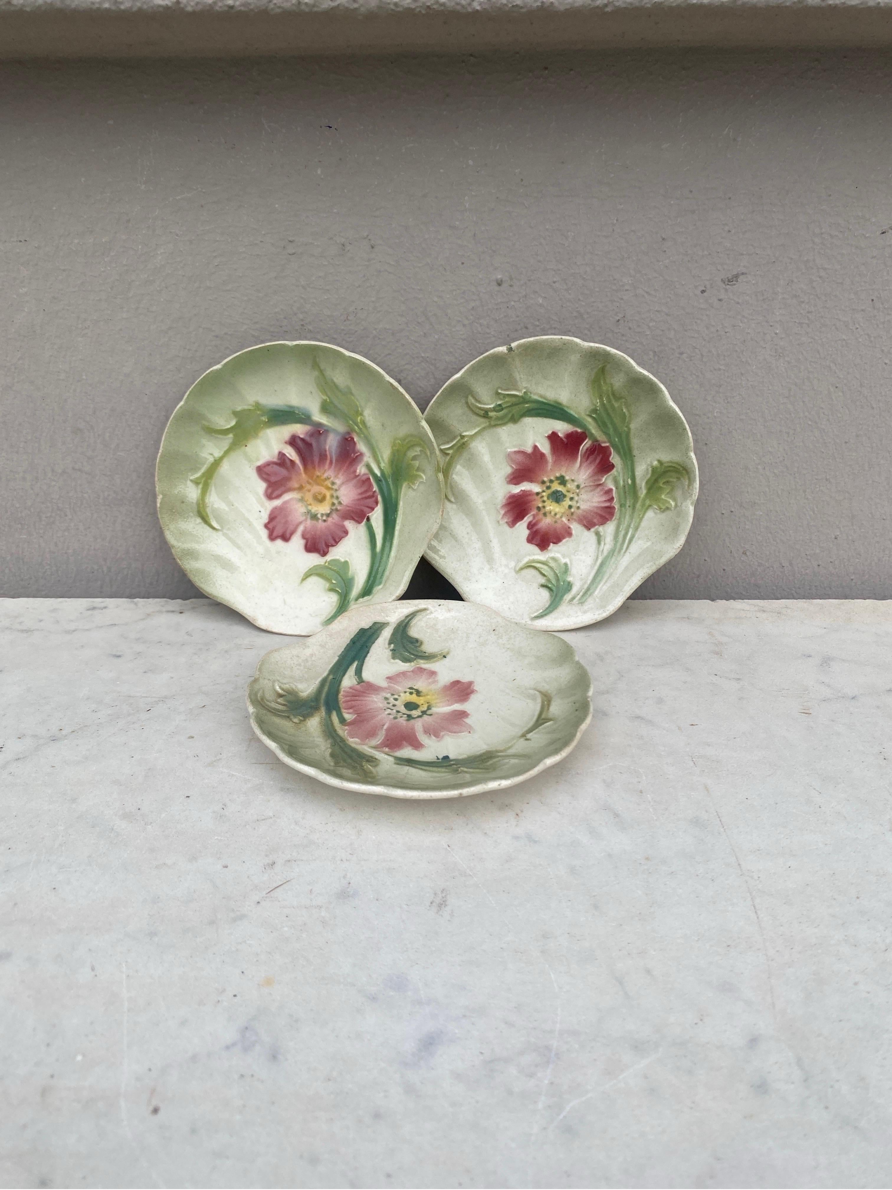 Inizio XX secolo Piatto conchiglia in maiolica Keller & Guerin Saint Clement Circa 1900 in vendita