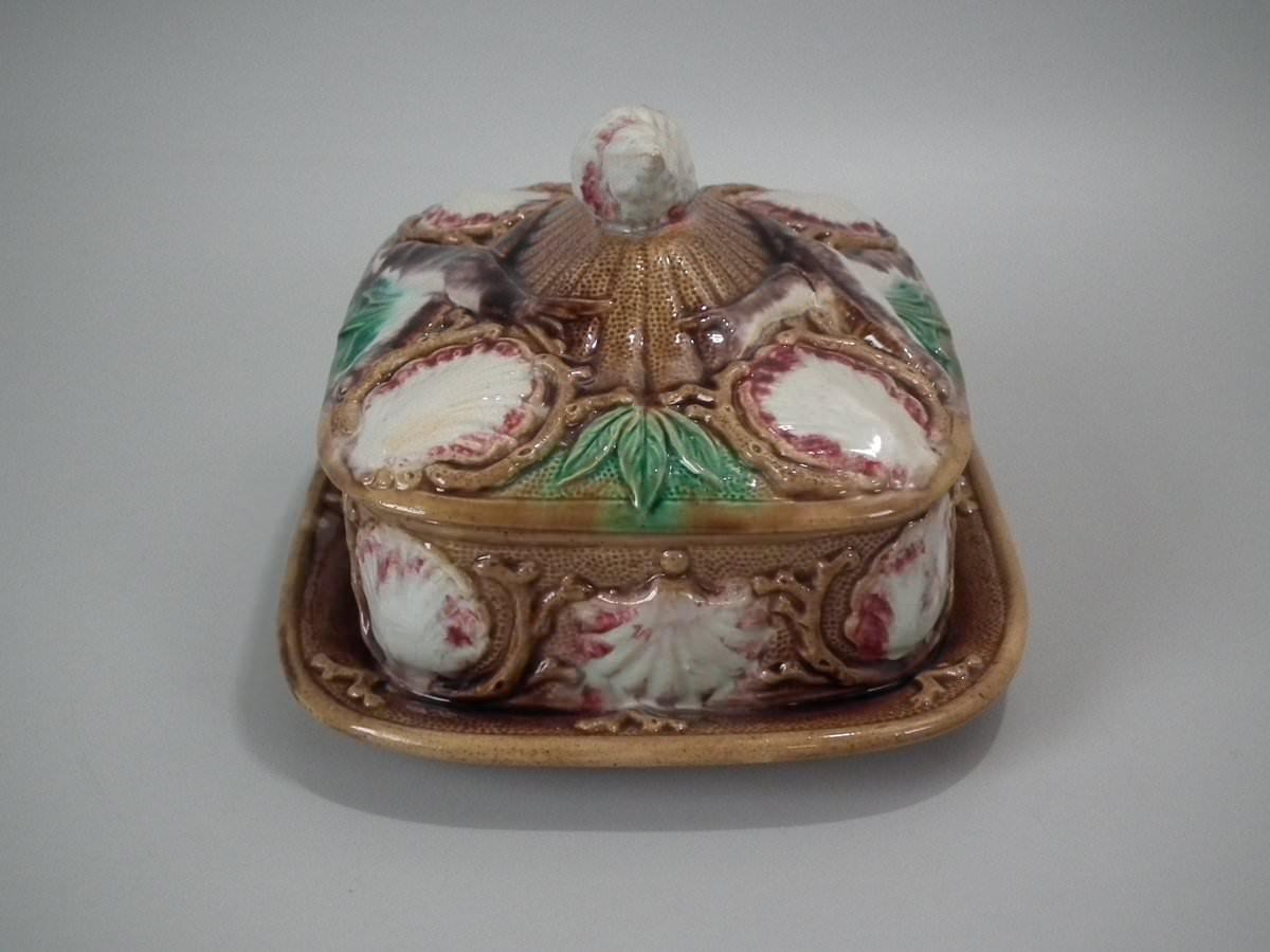 Majolica Shell Sardine Dish And Cover In Good Condition In Chelmsford, Essex