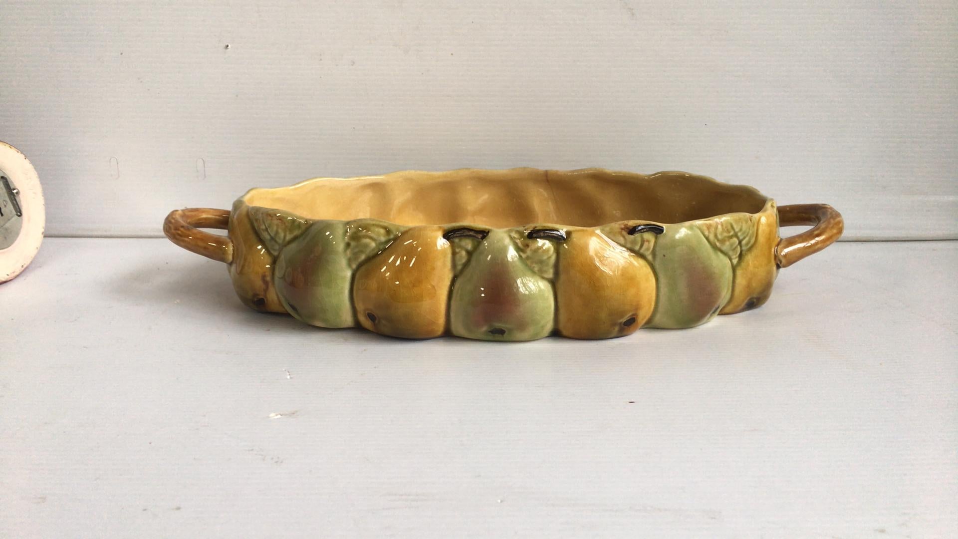 Majolica Strawberries Oval Basket Sarreguemines, circa 1920 In Good Condition In Austin, TX