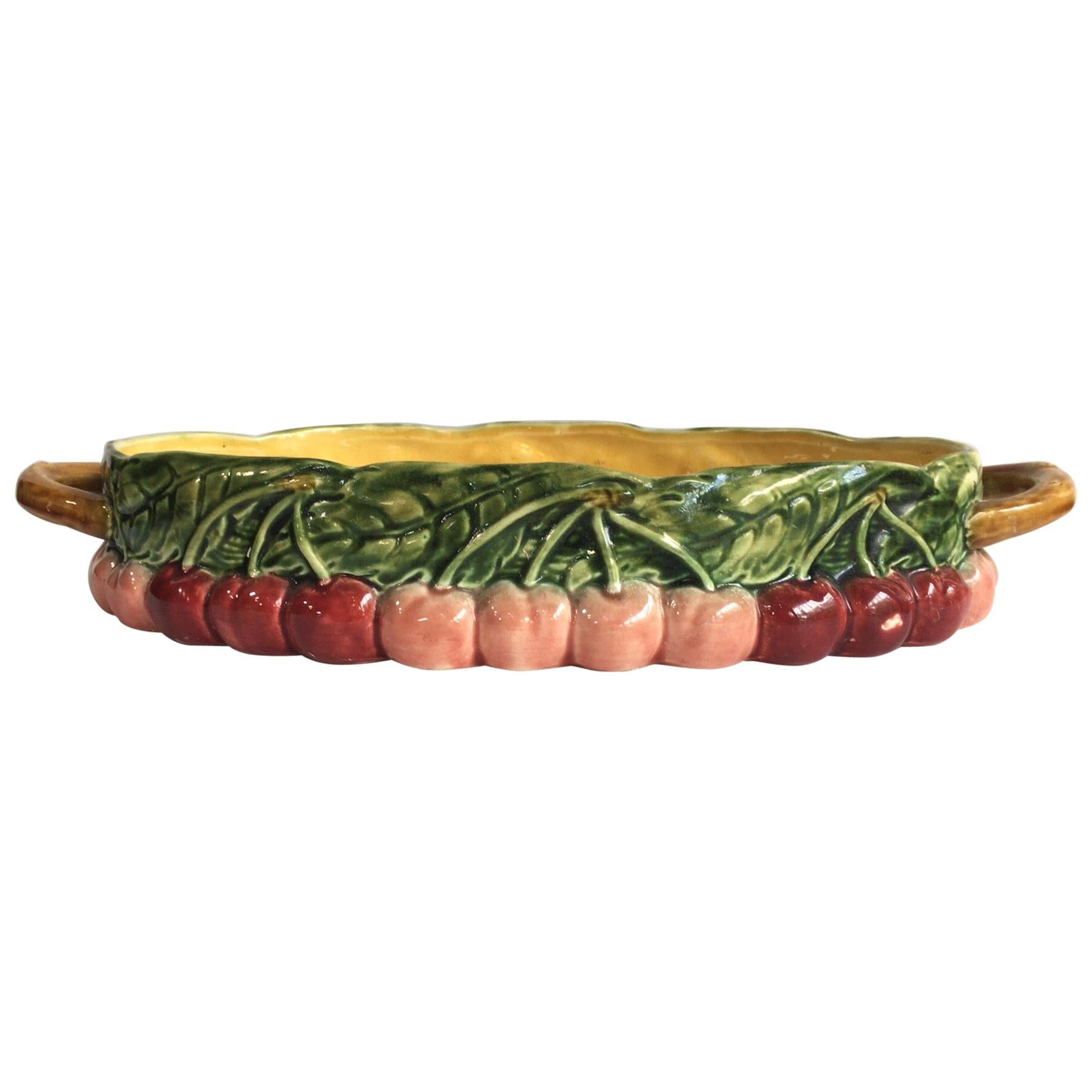 Early 20th Century Majolica Strawberries Oval Basket Sarreguemines, circa 1920