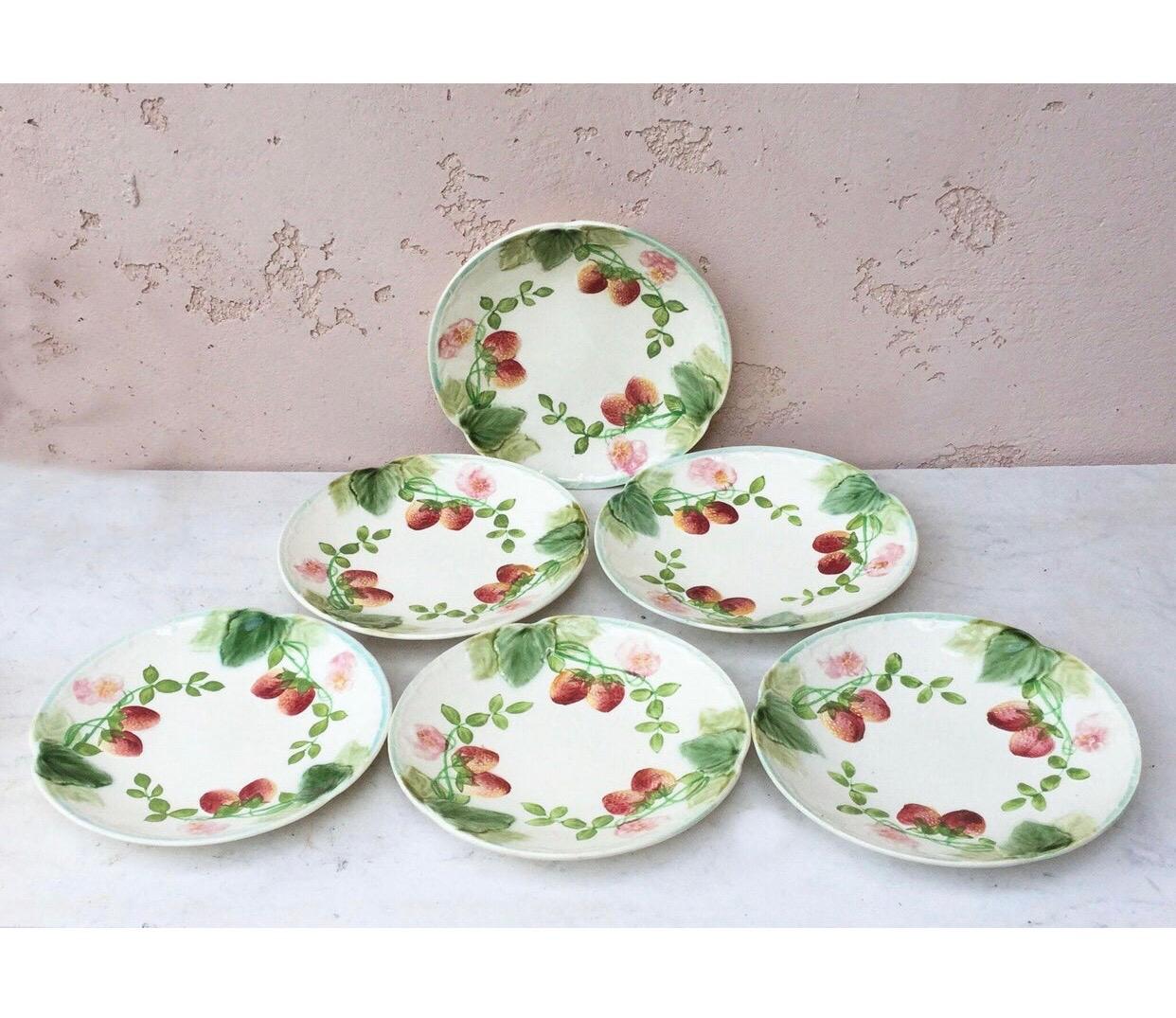 Majolica strawberries plate Choisy le Roi, circa 1880.
13 plates available.