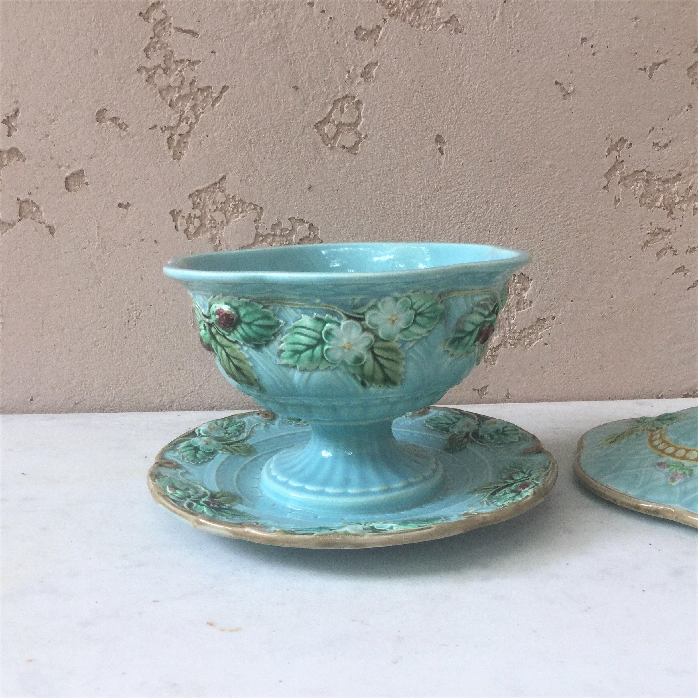 Sucrier à fraises en majolique Sarreguemines Majolica:: circa 1870 Bon état à Austin, TX