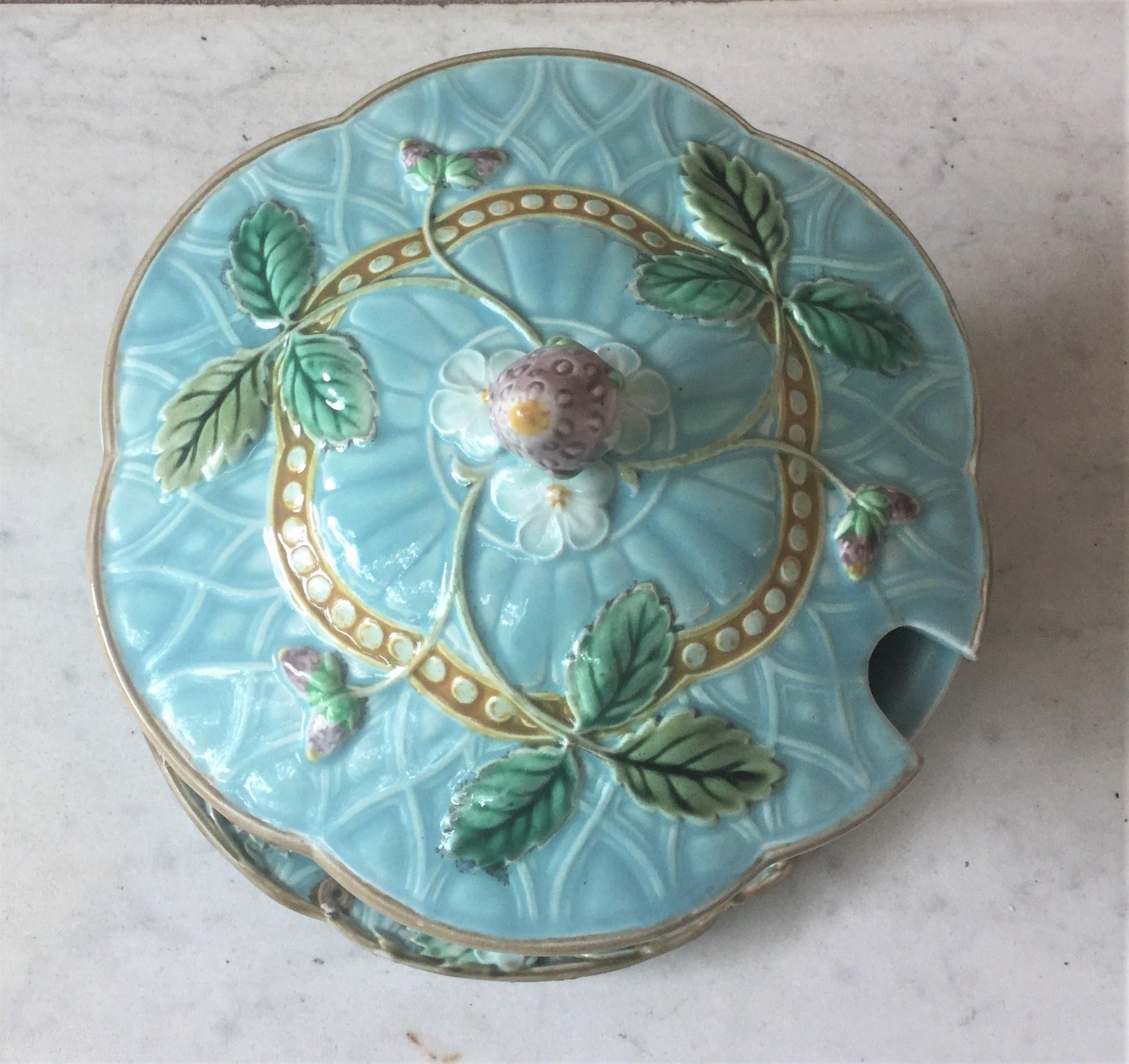 Céramique Sucrier à fraises en majolique Sarreguemines Majolica:: circa 1870