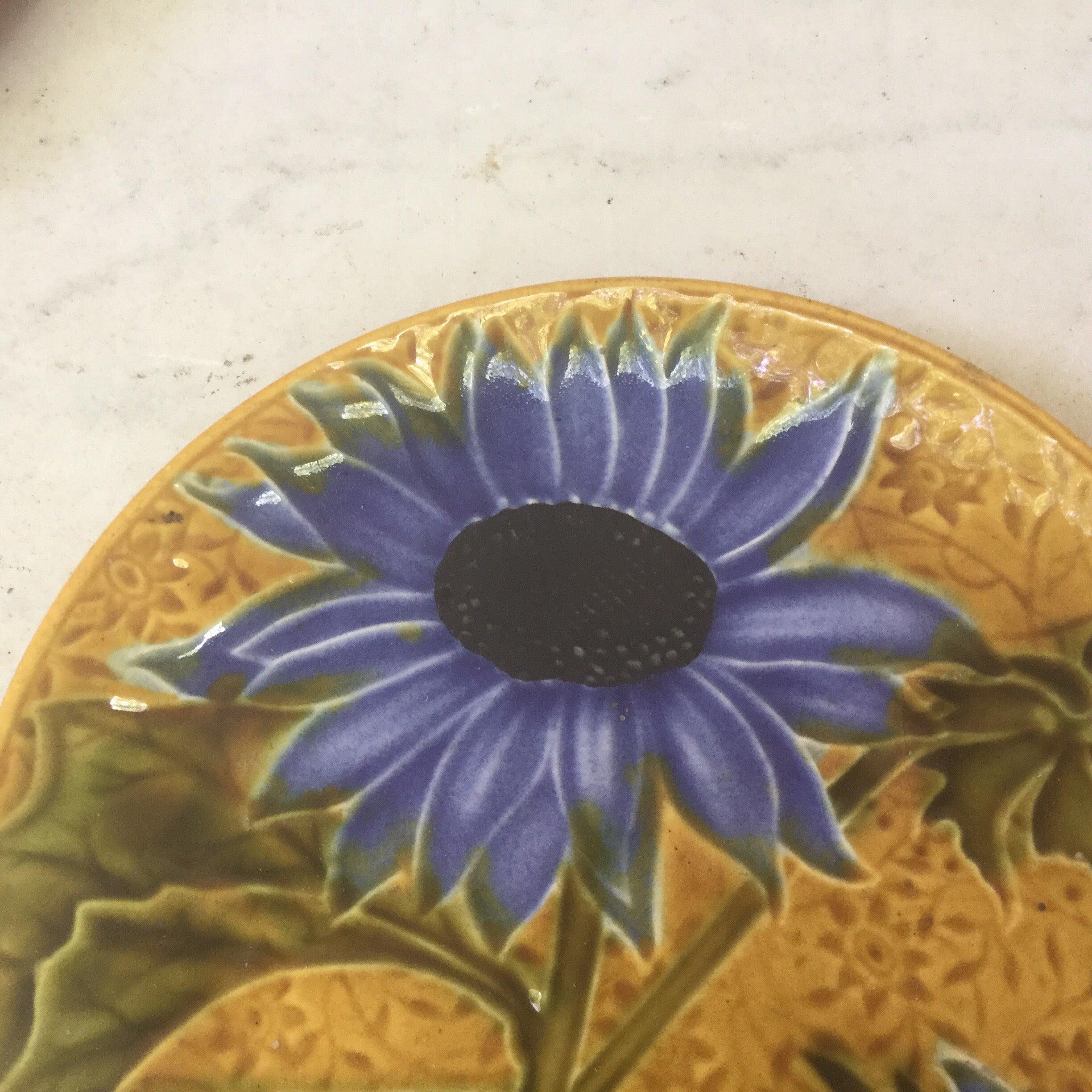 Majolica sunflower plate Villeroy & Boch, circa 1900.