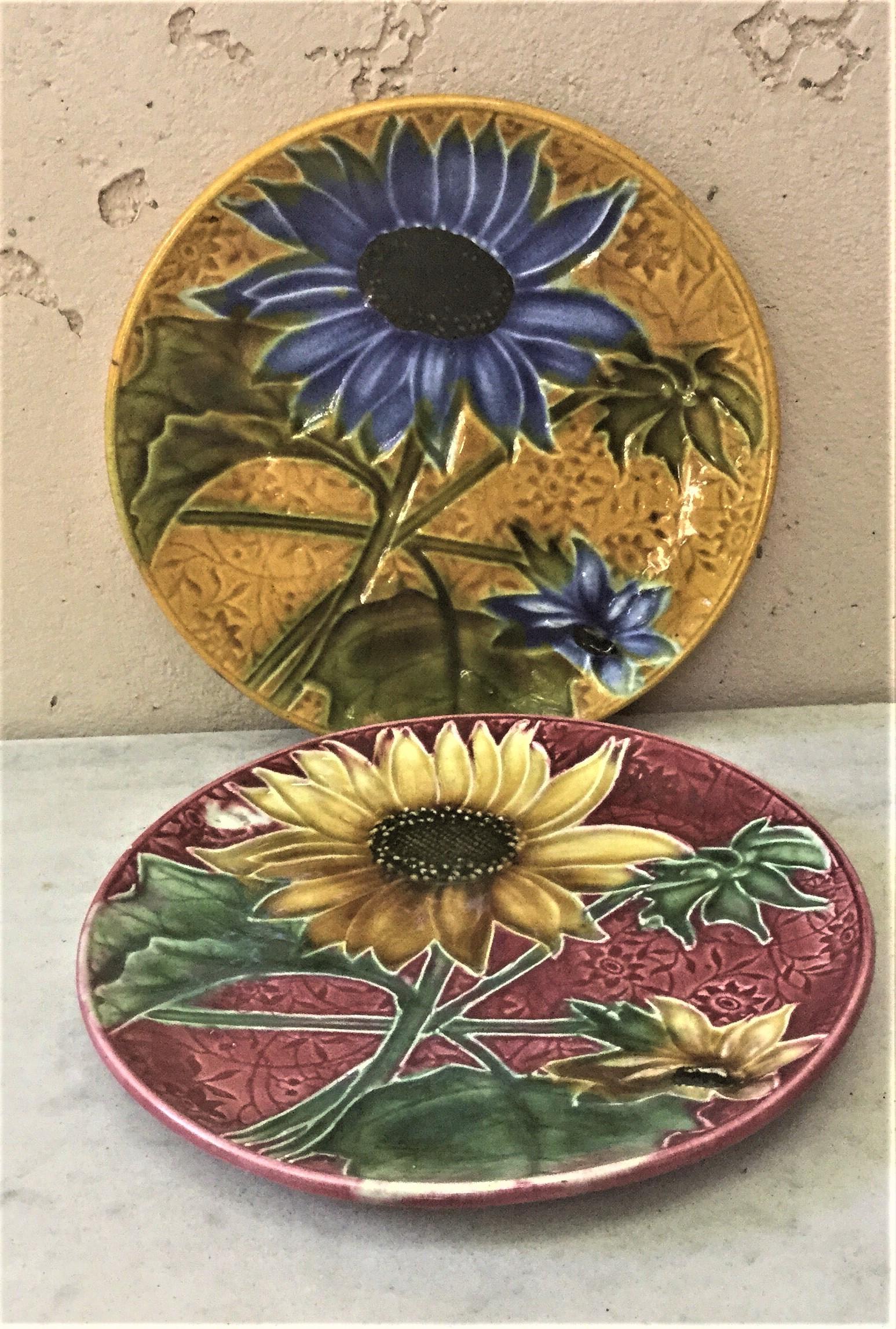 Majolica Sunflower Plate Villeroy & Boch, circa 1900 In Good Condition In Austin, TX